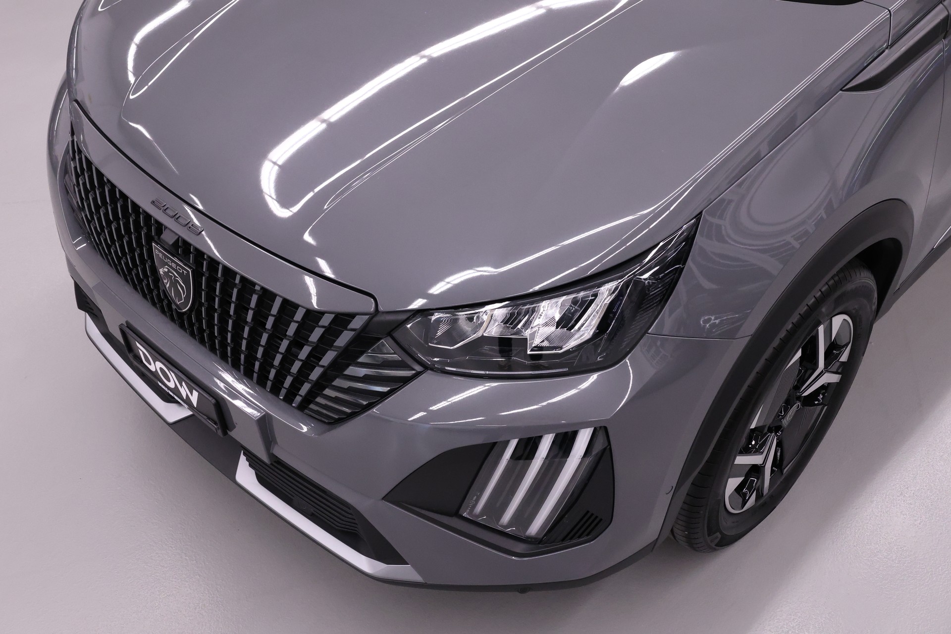PEUGEOT 2008 1.2 Hybrid 145 Allure Premium-image-5