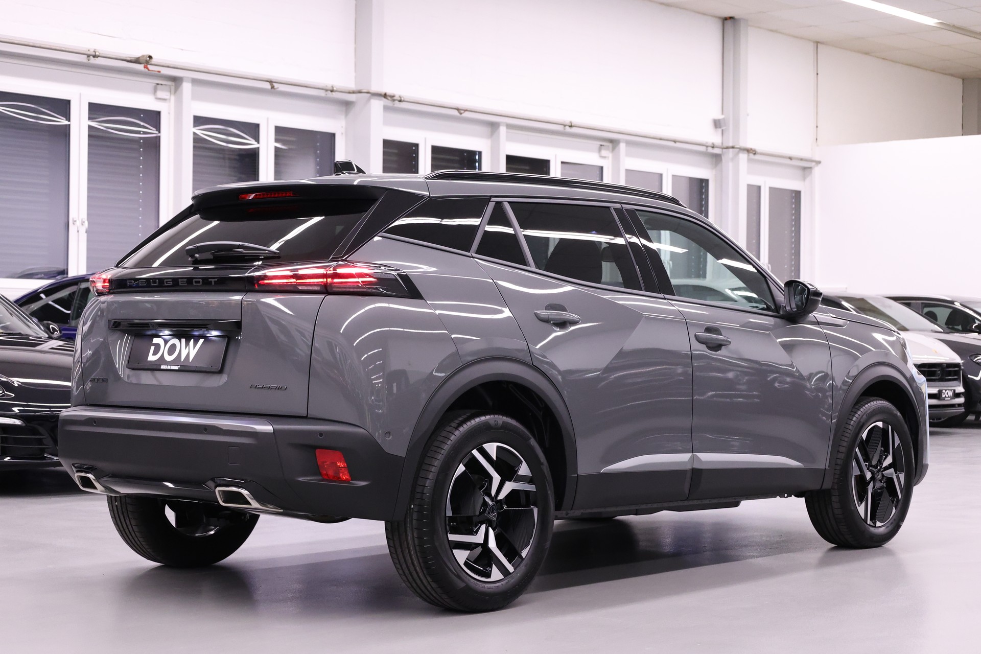 PEUGEOT 2008 1.2 Hybrid 145 Allure Premium-image-7