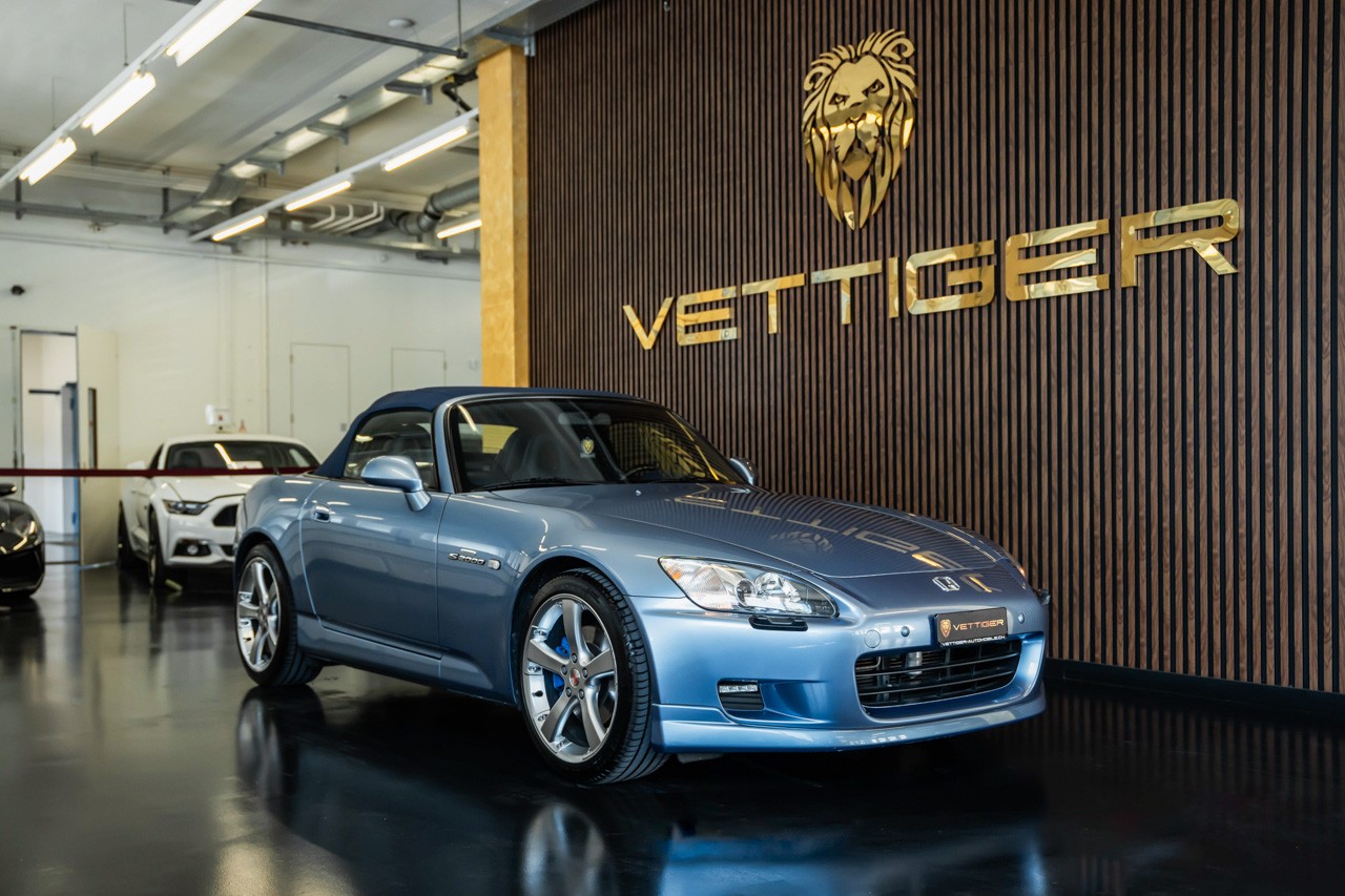 HONDA S2000-showroom-element-2