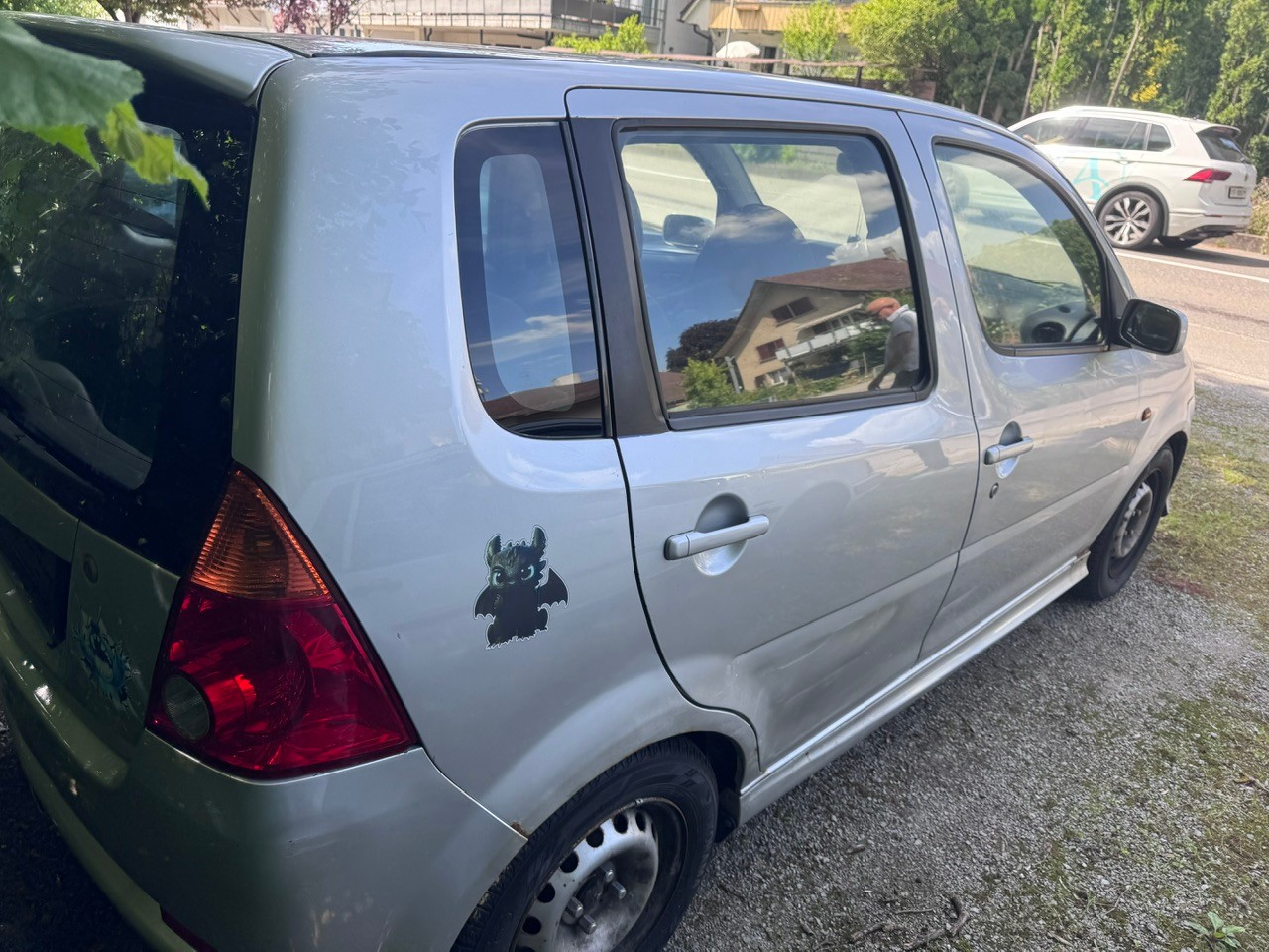 DAIHATSU YRV 1.3i 16V V-Line-image-3