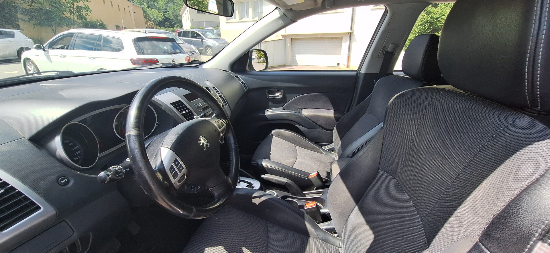 PEUGEOT 4007 2.4 Platinum Edition CVT-image-8