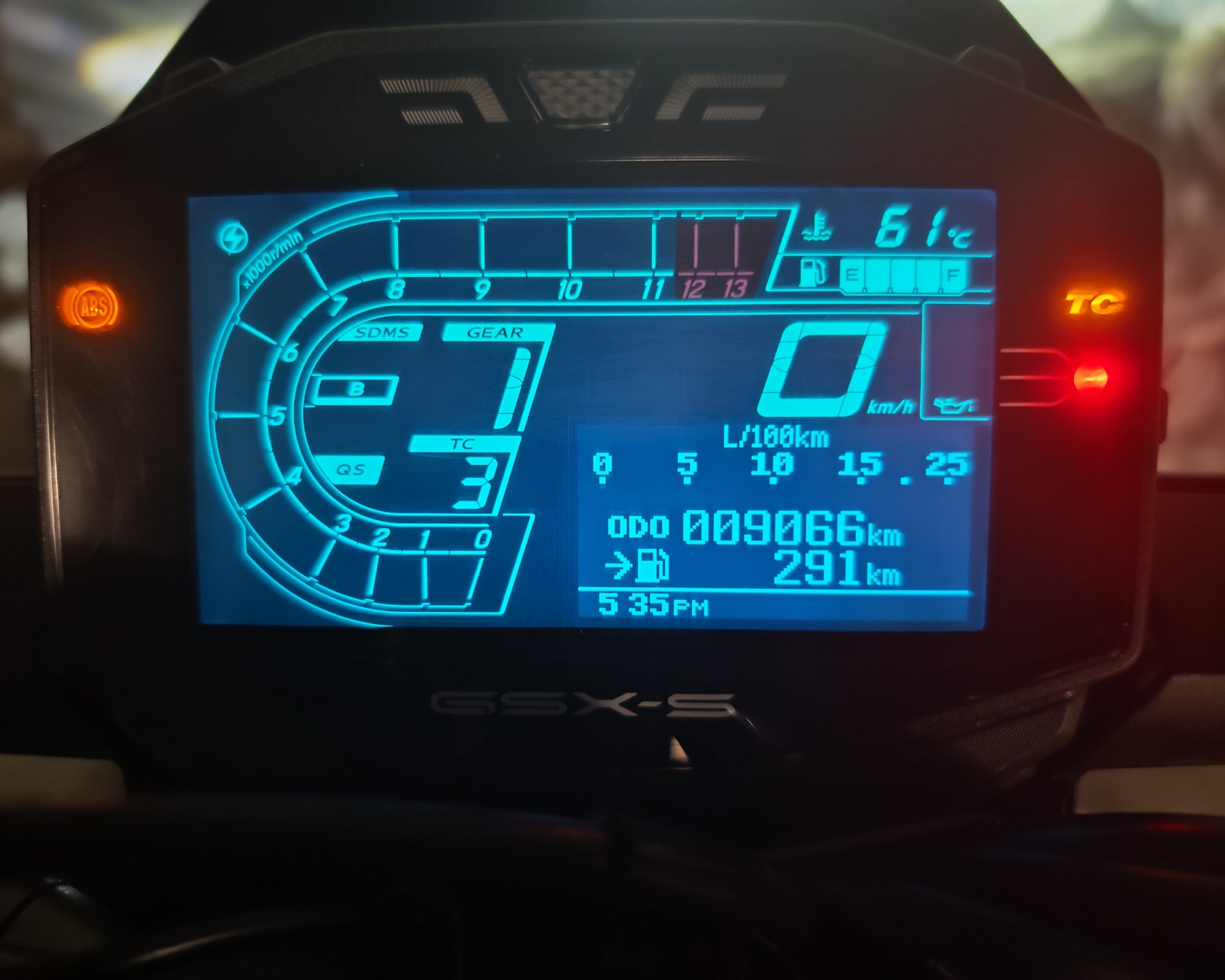 SUZUKI GSX-S 1000 EVO-image-12