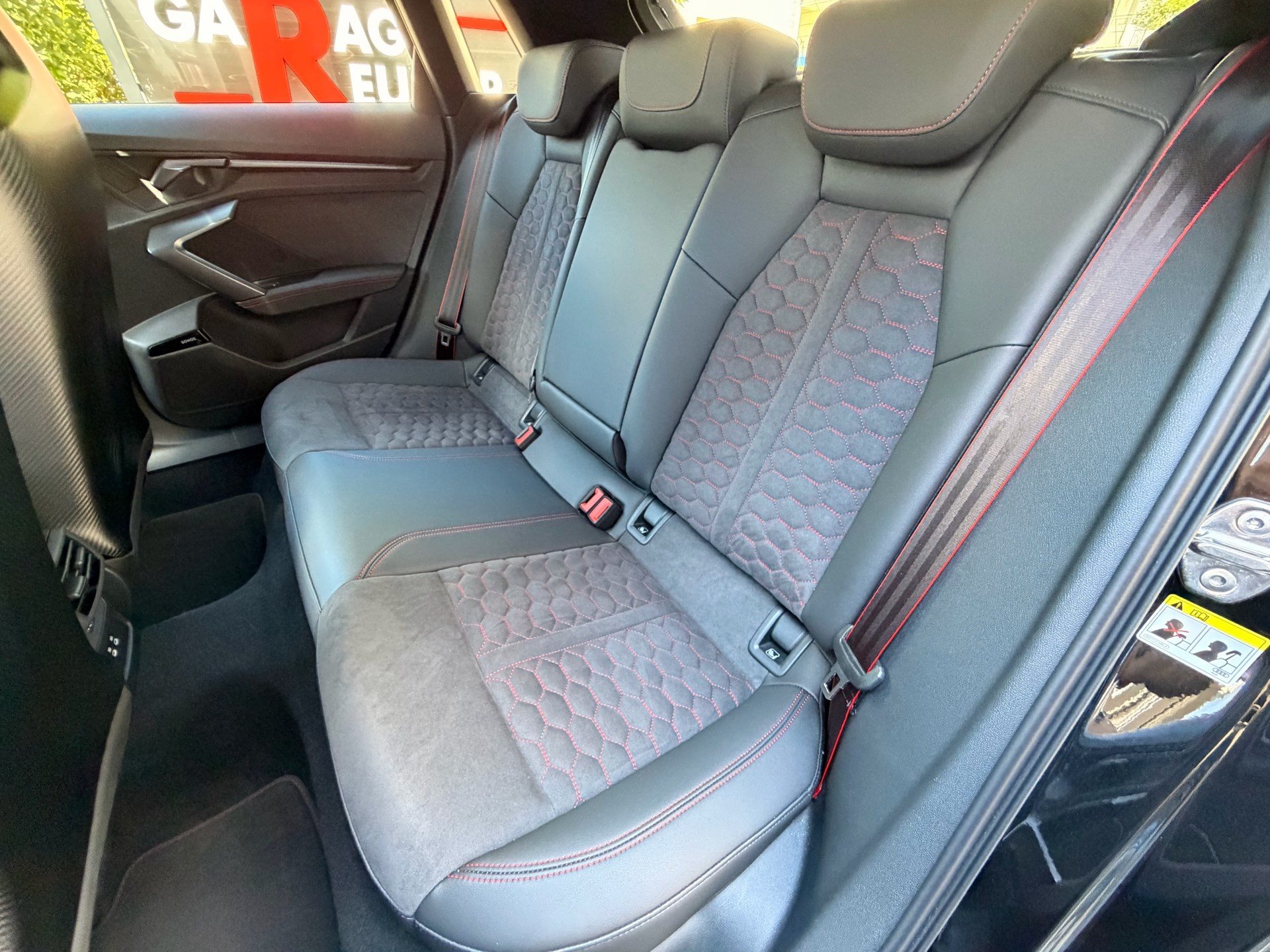 AUDI RS3 SPORTBACK 2.5 400PS TFSI QUATTRO *** VOLLAUSSTATTUNG MIT SCHALENSITZEN ***-image-28