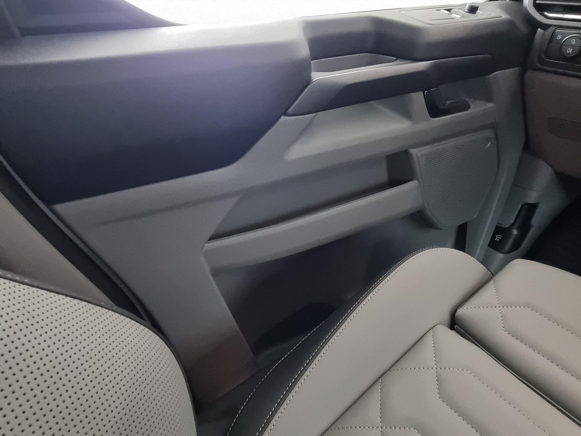 FORD Tourneo Custom Titanium X L2H1 8-Plätzer-image-11