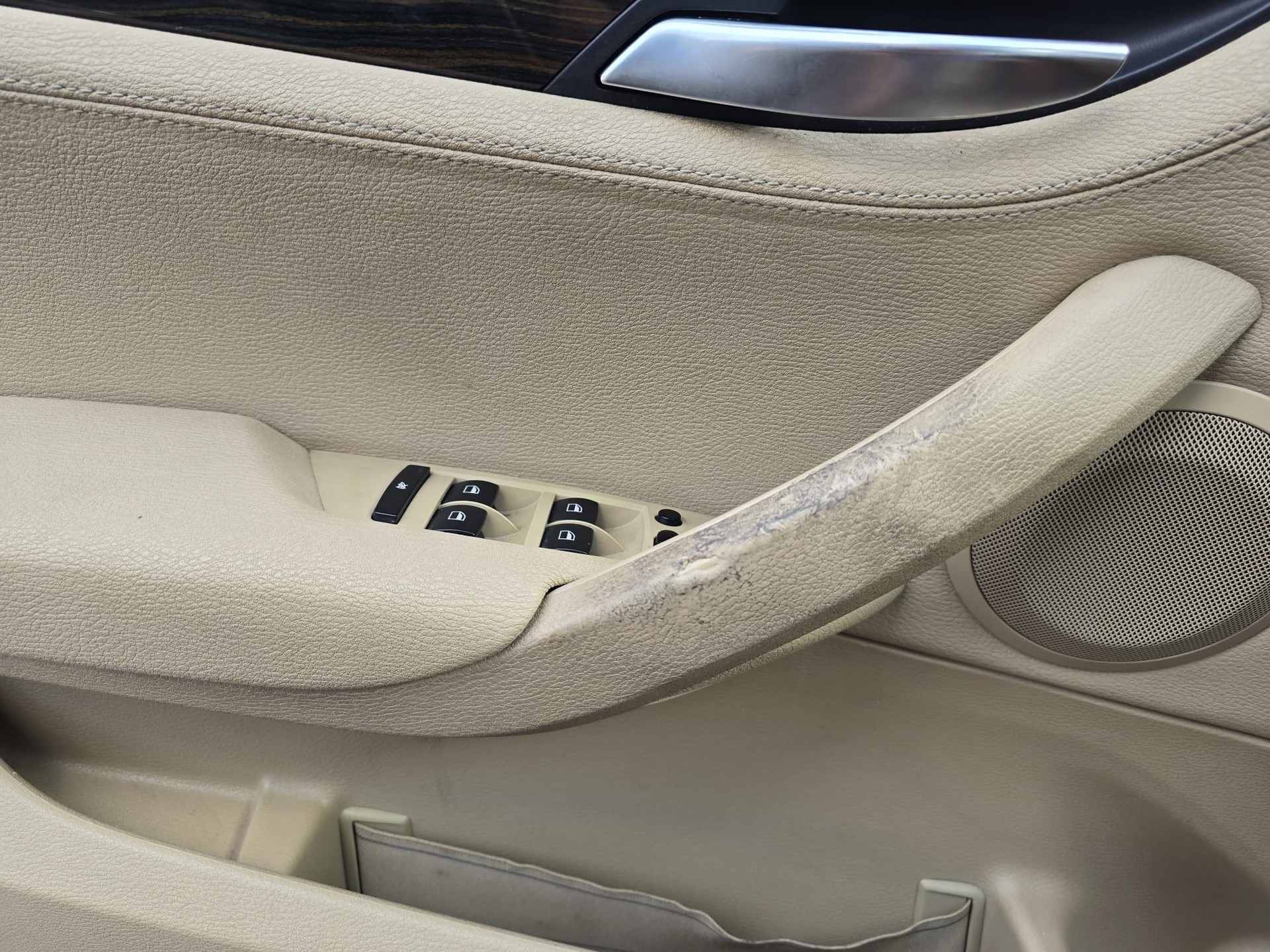 BMW X1 xDrive 28i Steptronic-image-17