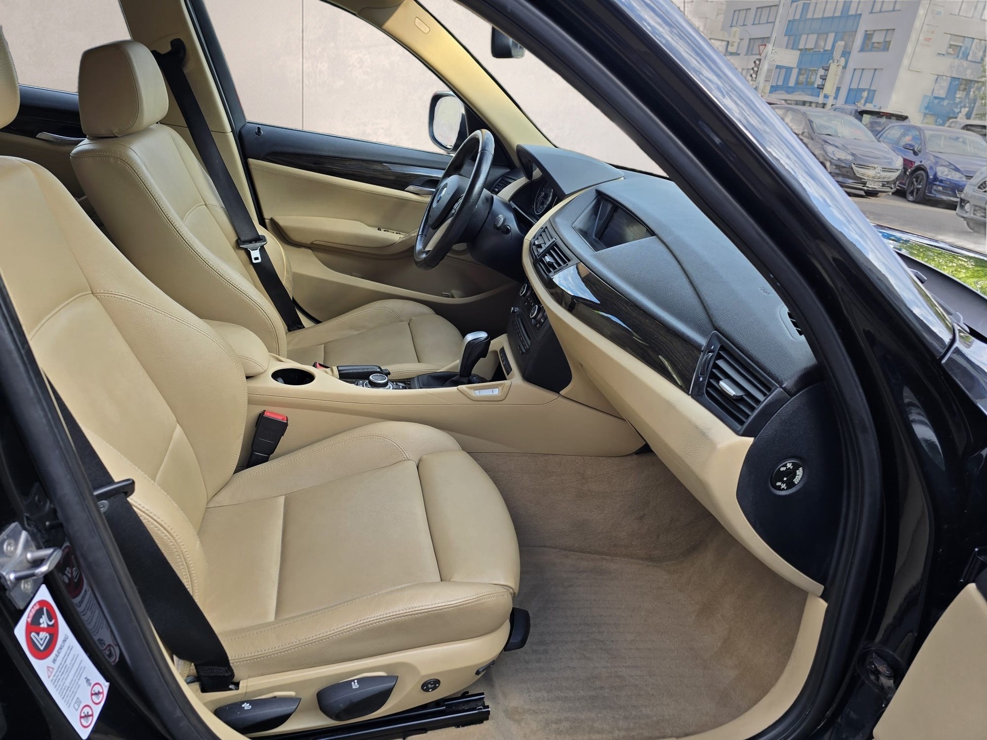 BMW X1 xDrive 28i Steptronic-image-14