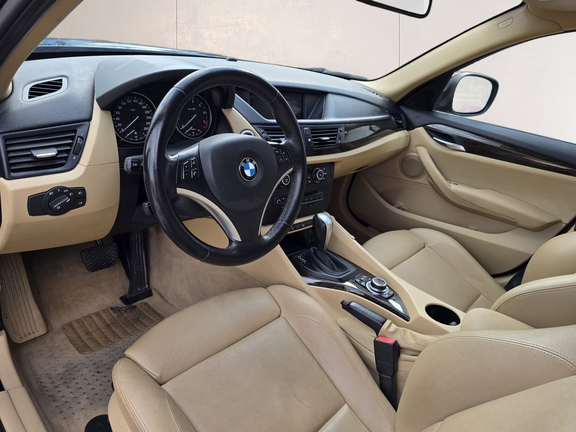 BMW X1 xDrive 28i Steptronic-image-11