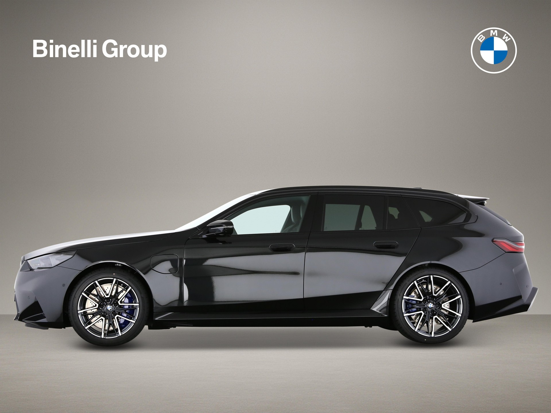 BMW M5 xDrive Touring-showroom-element-2