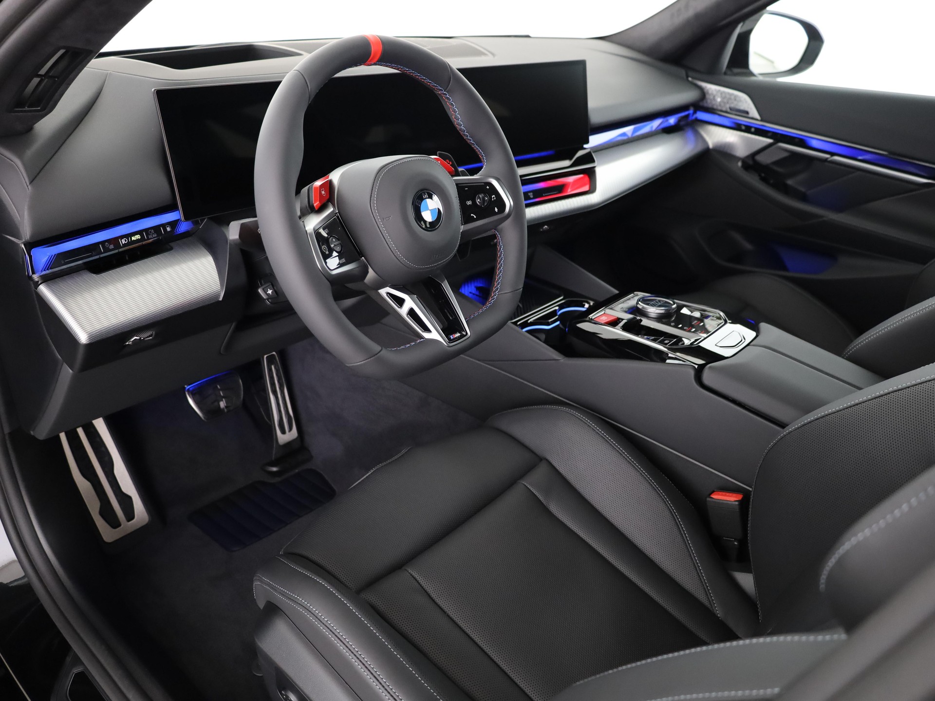 BMW M5 xDrive Touring-image-13