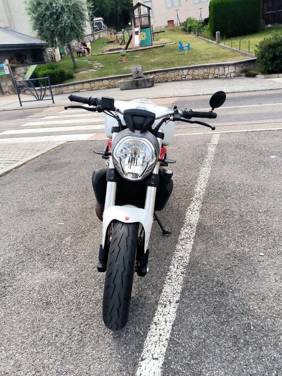 DUCATI Monster 821-image-4