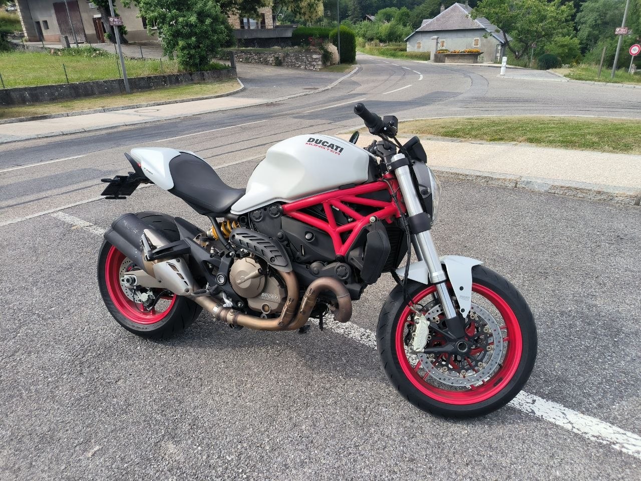 DUCATI Monster 821-image-3