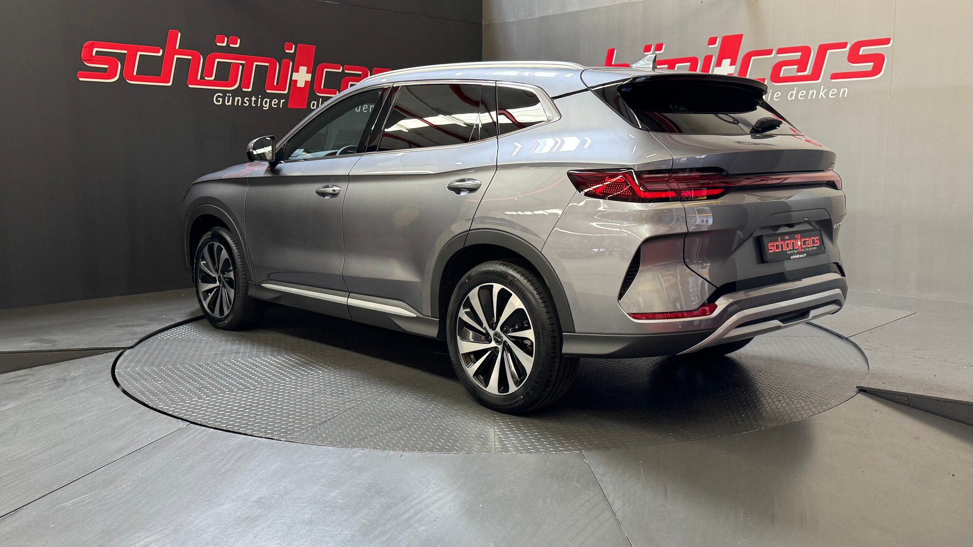 BYD Seal U DM-i Design AWD-showroom-element-2