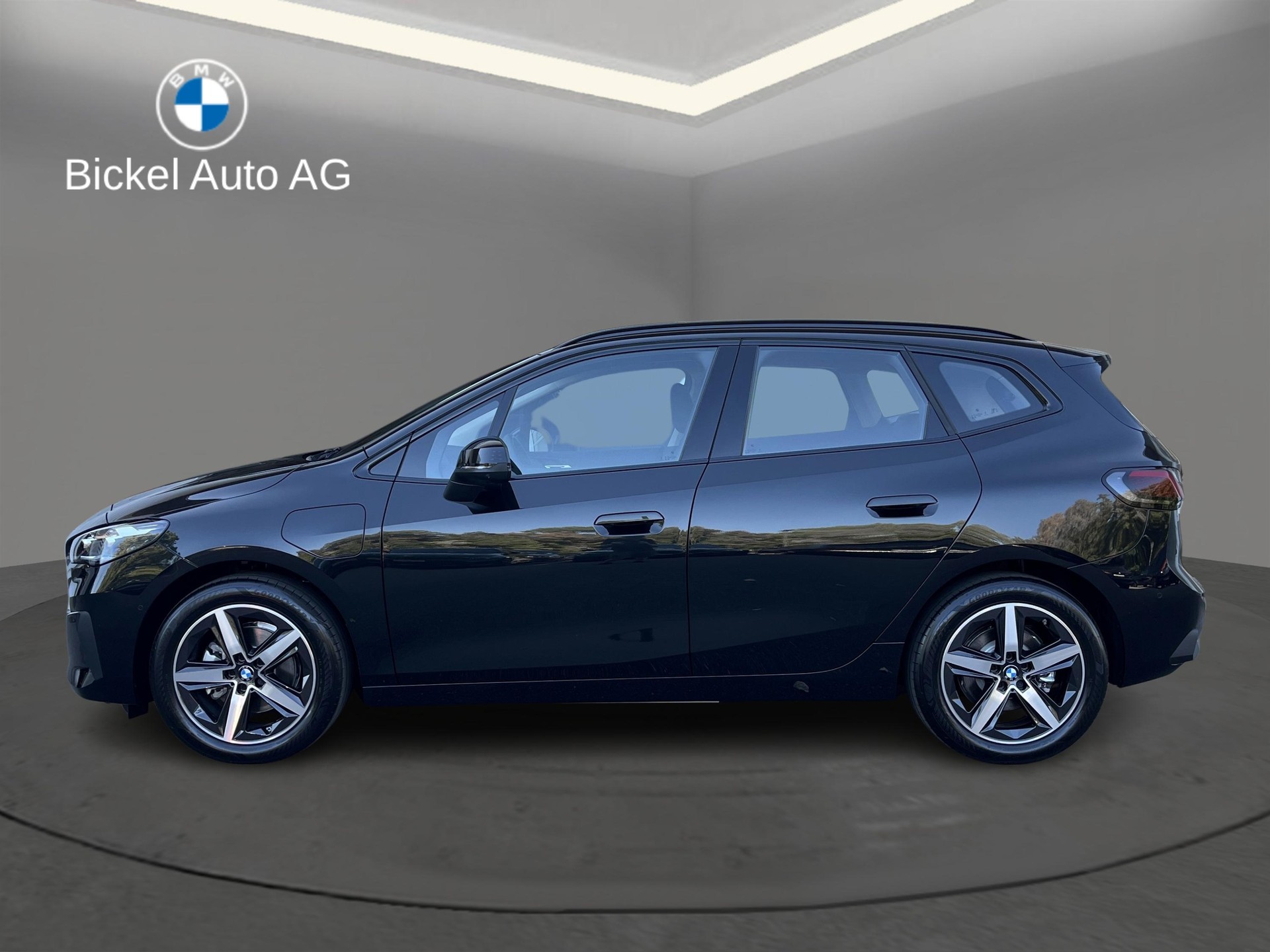 BMW 225e xDrive Active Tourer-showroom-element-2