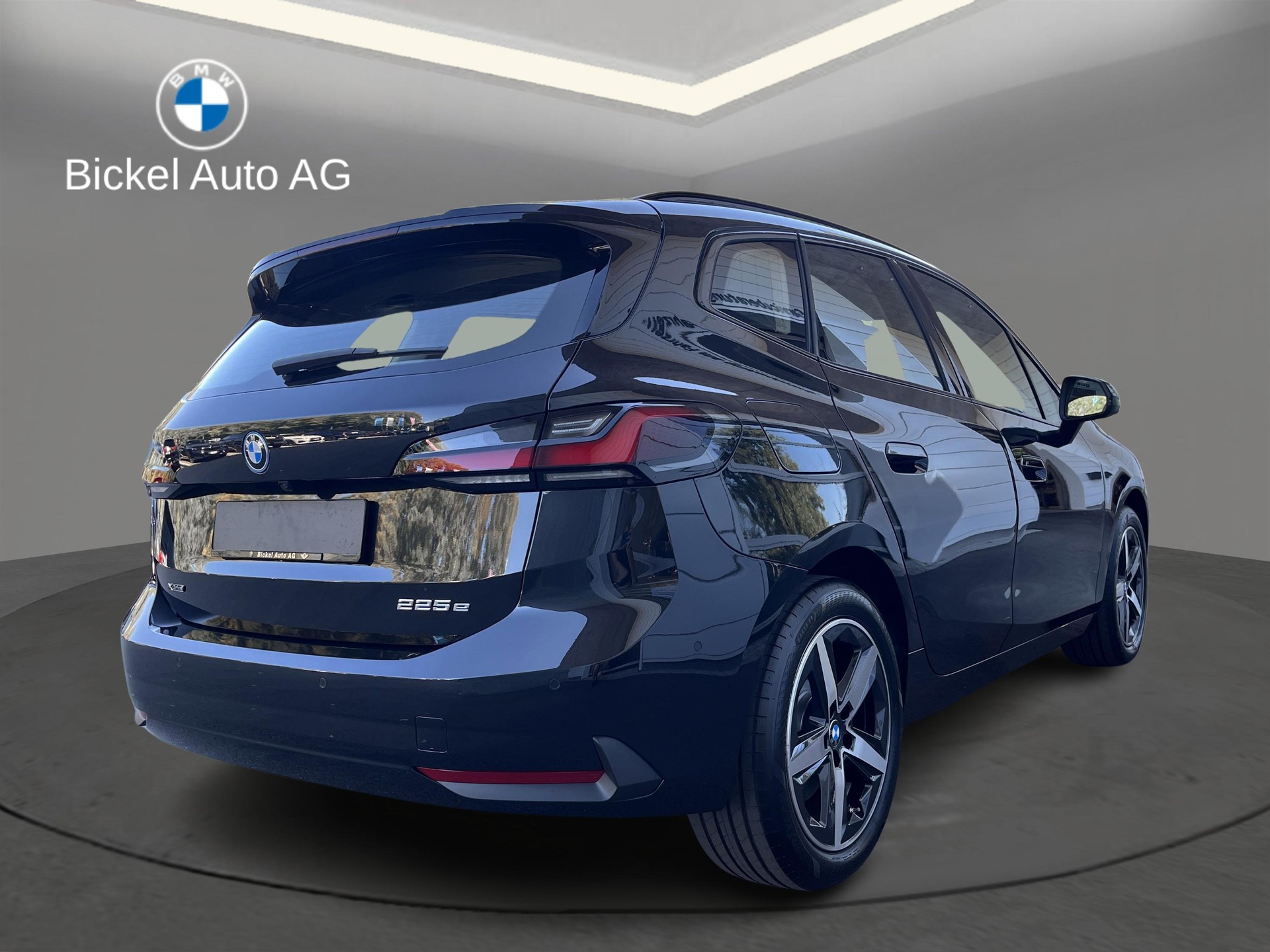 BMW 225e xDrive Active Tourer-showroom-element-1