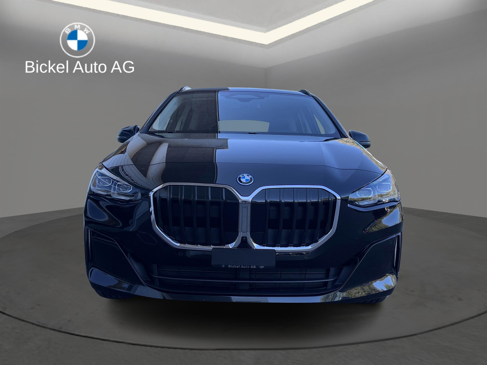 BMW 225e xDrive Active Tourer-showroom-element-3