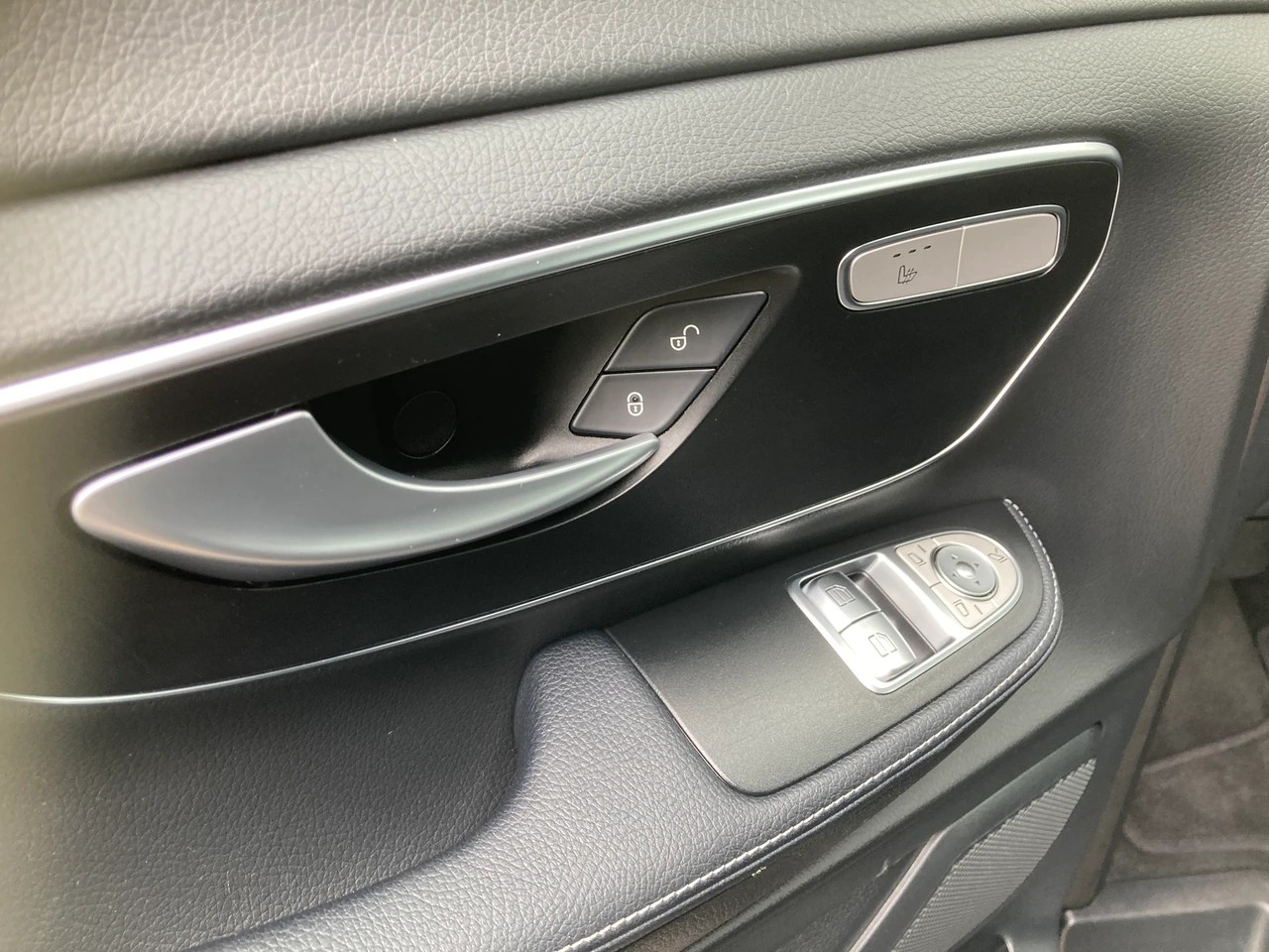 MERCEDES-BENZ V 250 d lang Avantgarde 4Matic G-Tronic 7 Sitzer-image-9