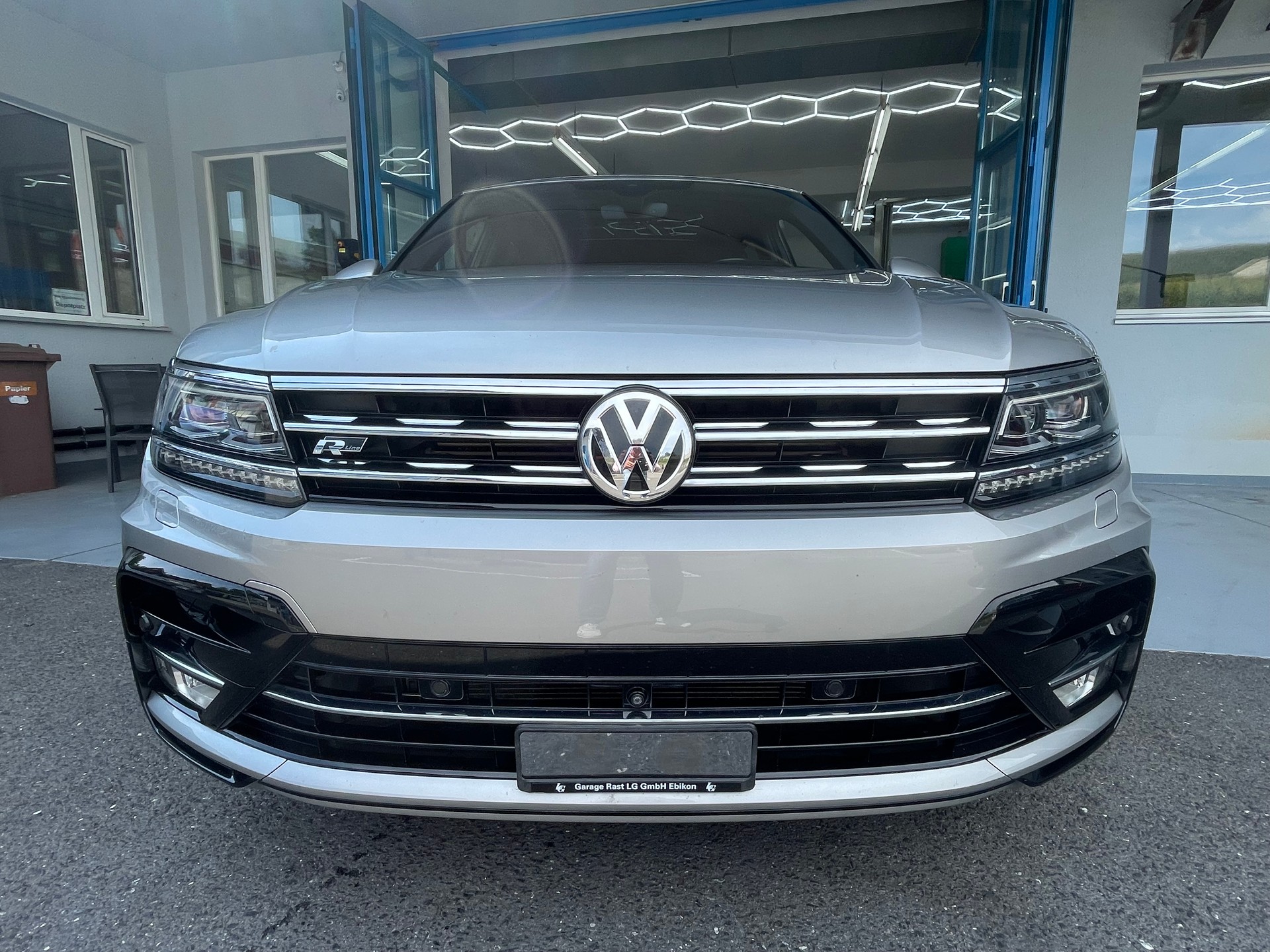 VW Tiguan 2.0TSI R-Line Highline 4Motion DSG-showroom-element-2