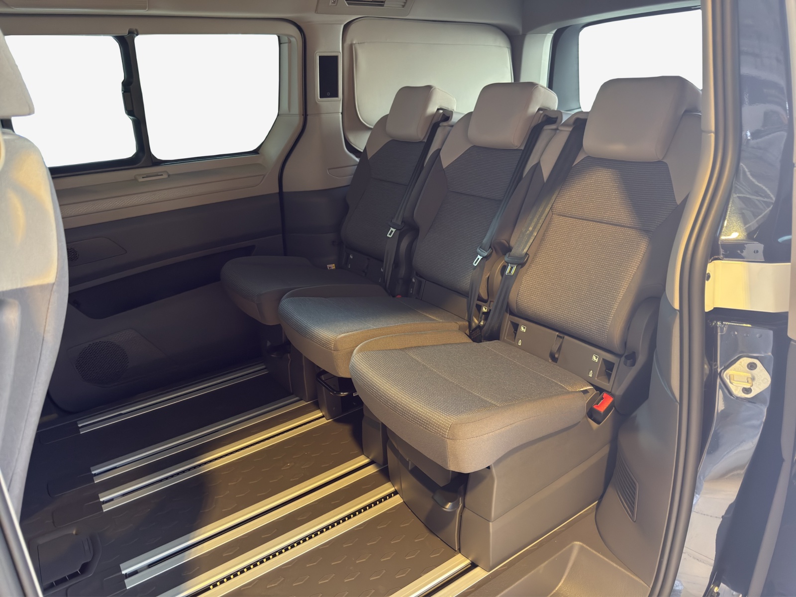 VW California 2.0 TDI Beach Tour-image-11
