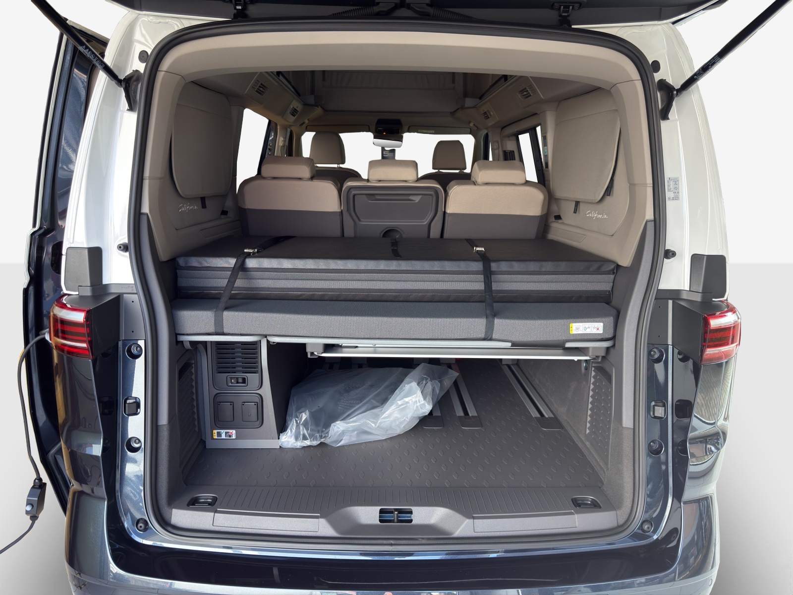 VW California 2.0 TDI Beach Tour-image-12