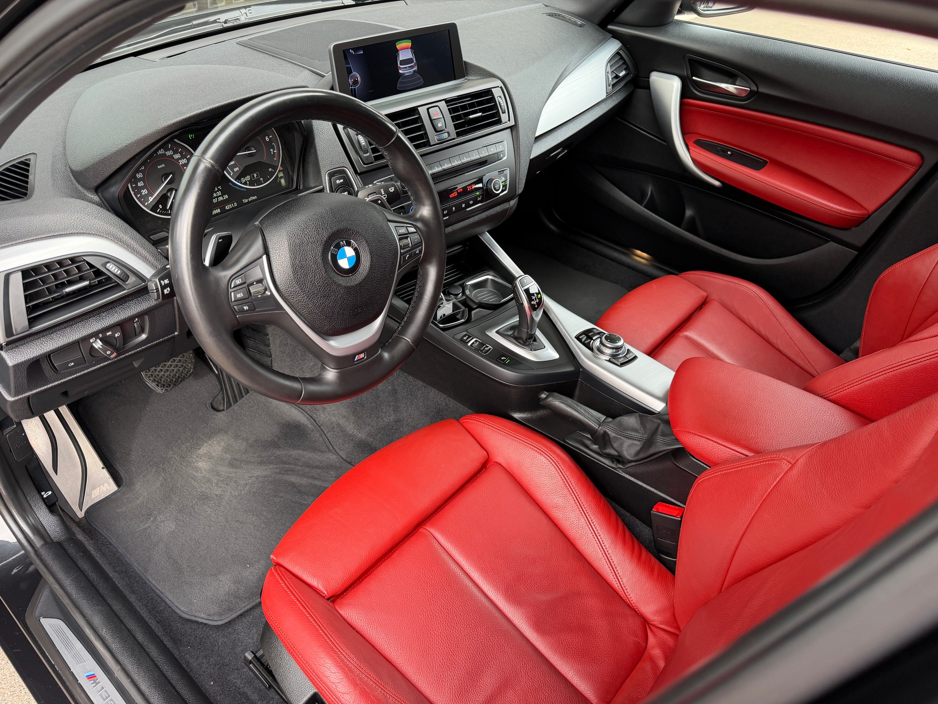 BMW M135i xDrive Steptronic-image-10
