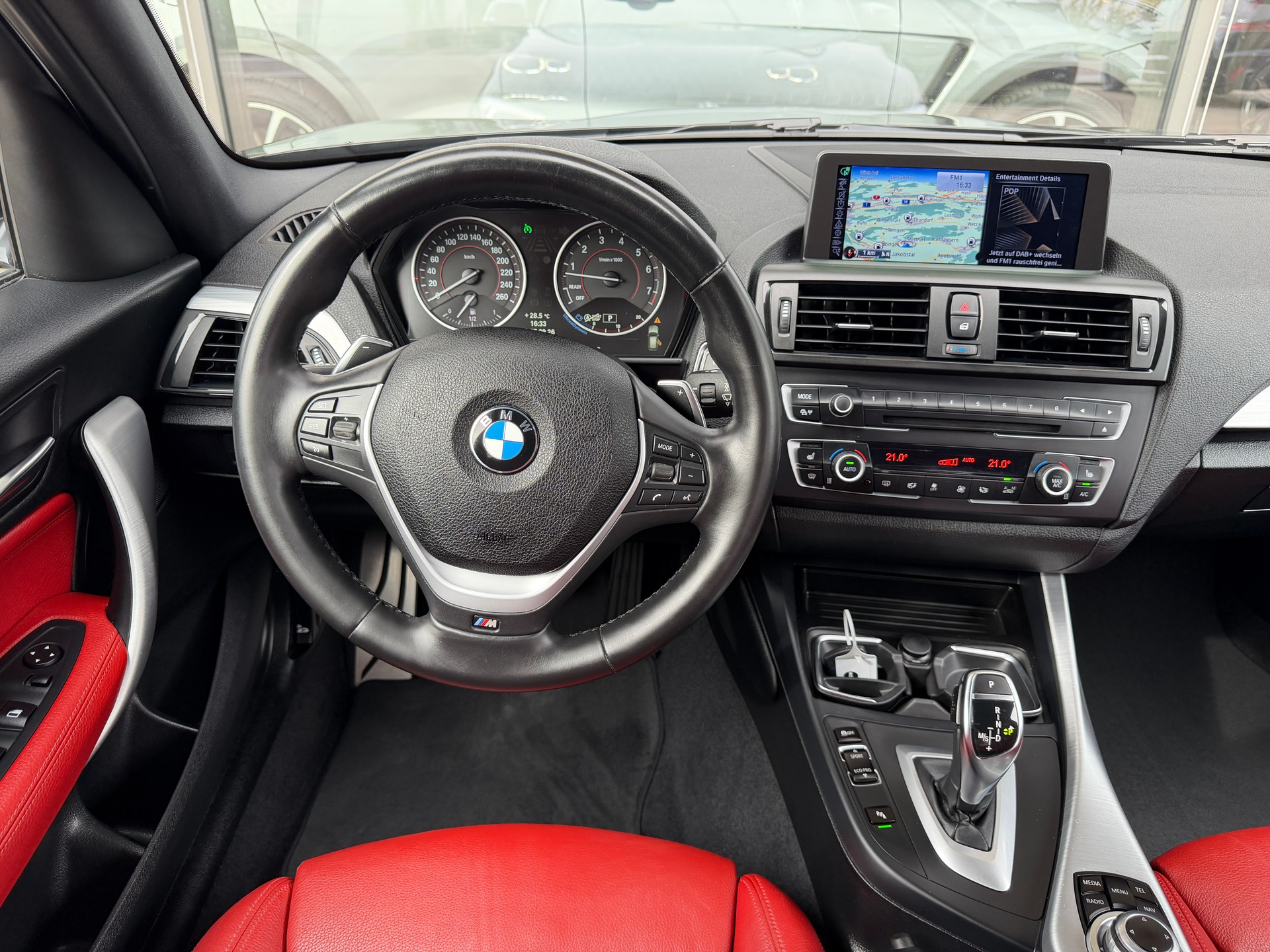 BMW M135i xDrive Steptronic-image-16