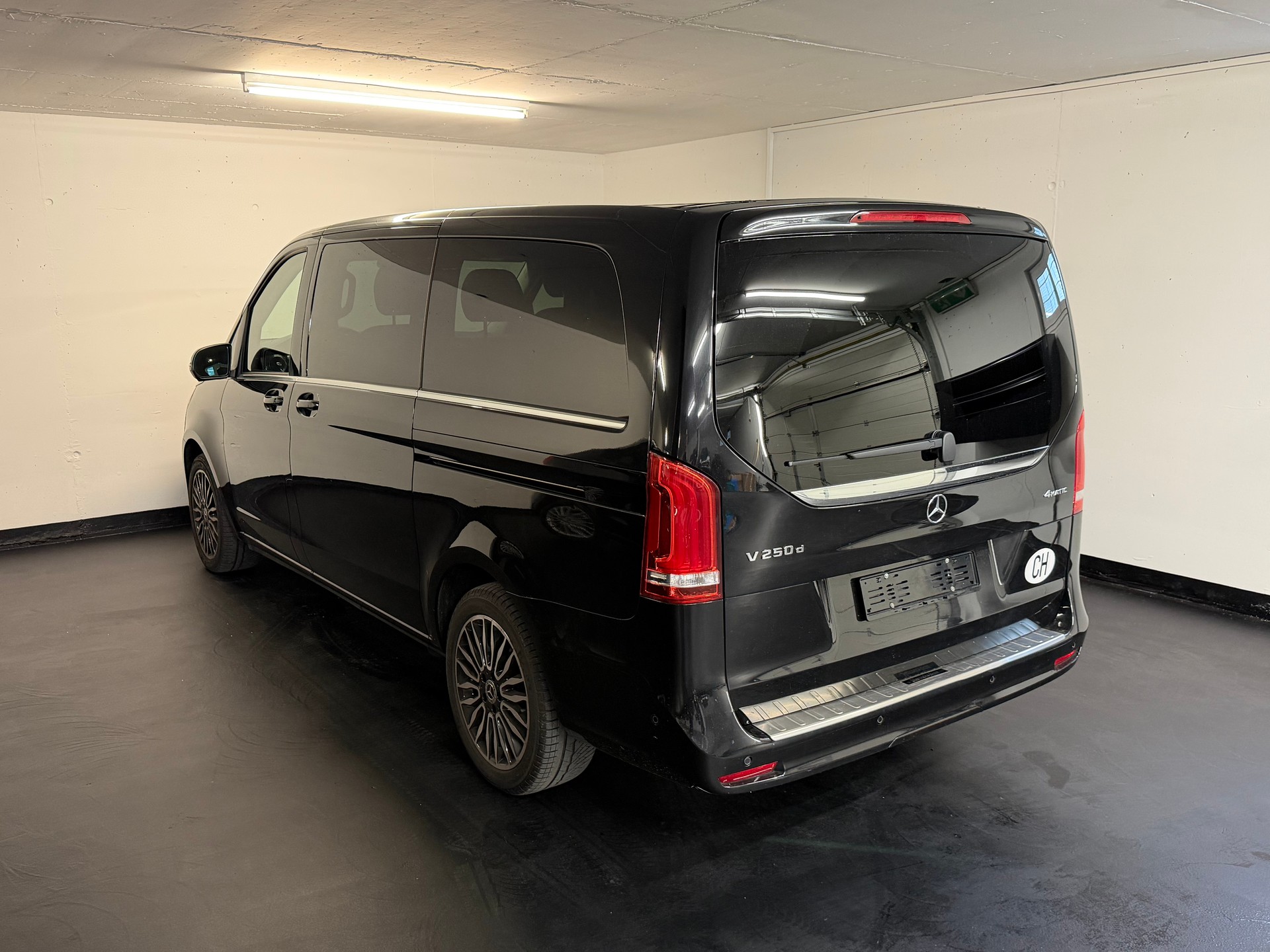 MERCEDES-BENZ V 250 d lang Avantgarde 4Matic G-Tronic-showroom-element-3