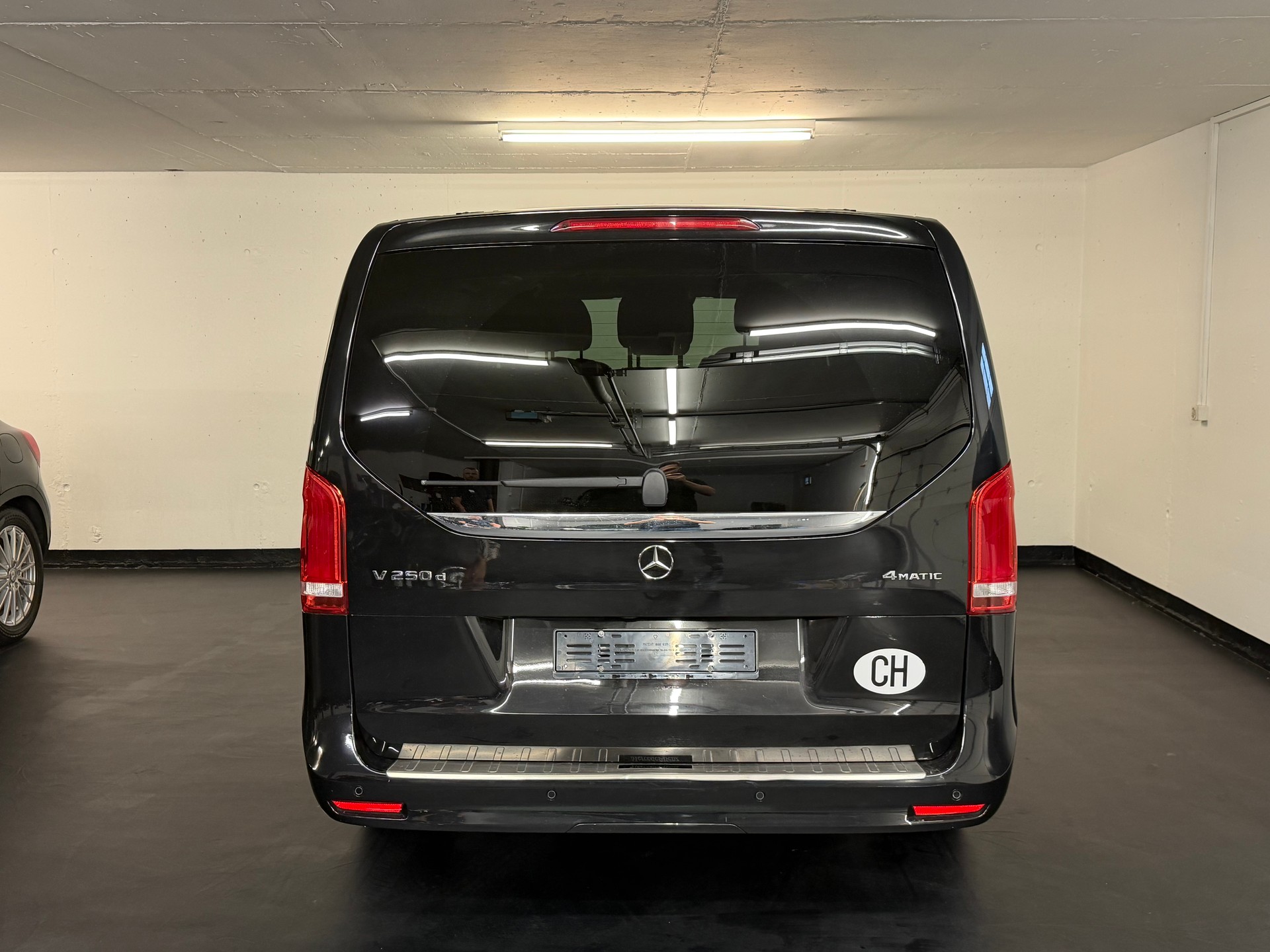 MERCEDES-BENZ V 250 d lang Avantgarde 4Matic G-Tronic-showroom-element-2