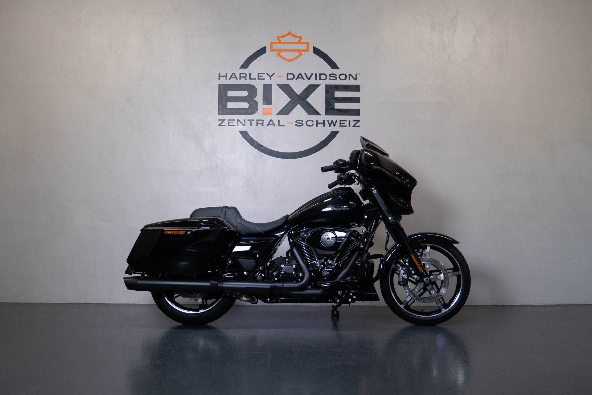 HARLEY-DAVIDSON FLHX Street Glide 117ci