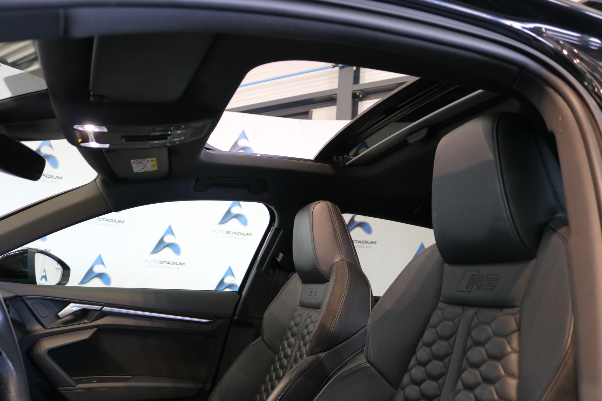AUDI RS3 Sportback 2.5 TSI quattro S-tronic-image-53