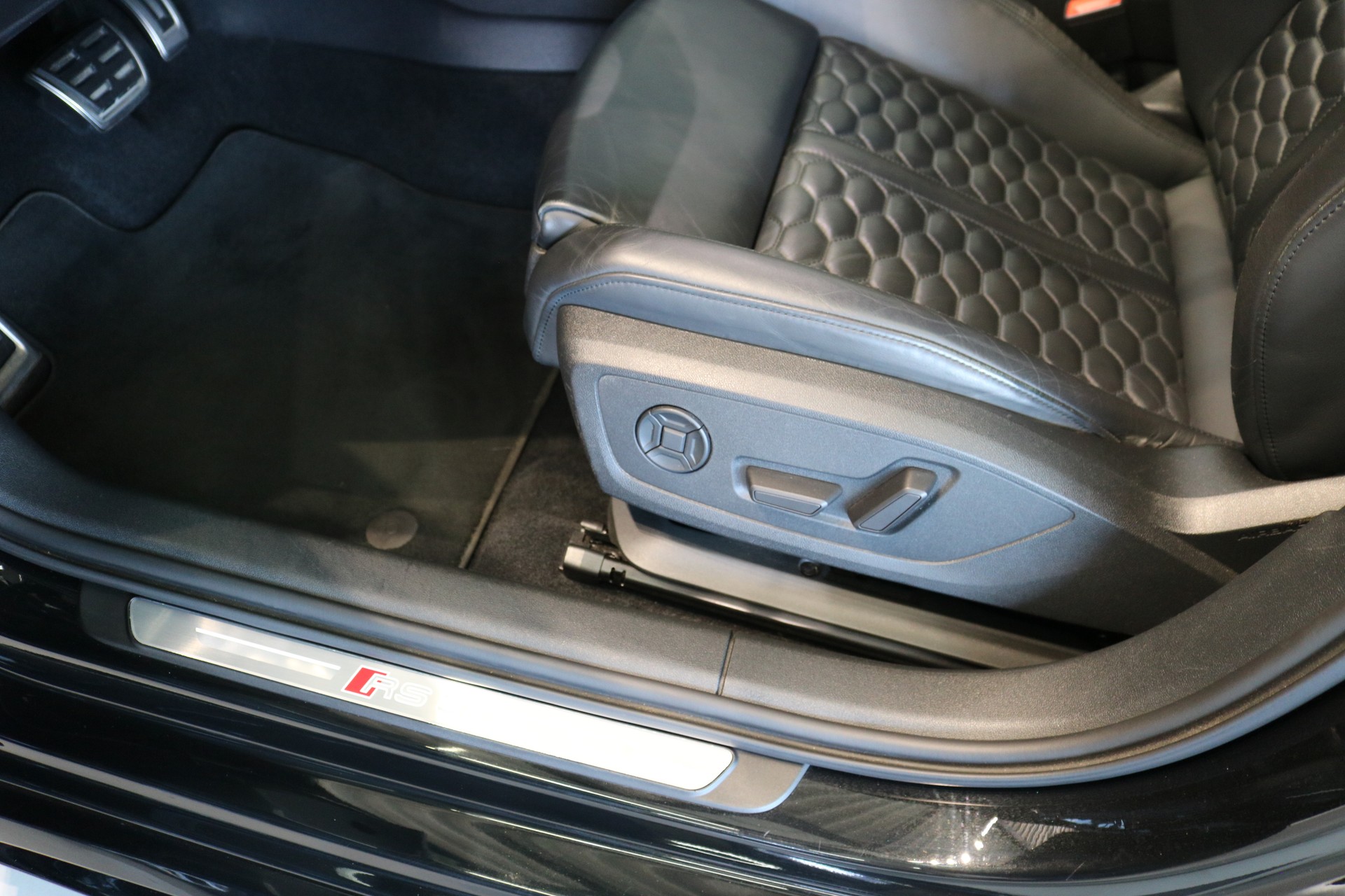 AUDI RS3 Sportback 2.5 TSI quattro S-tronic-image-44