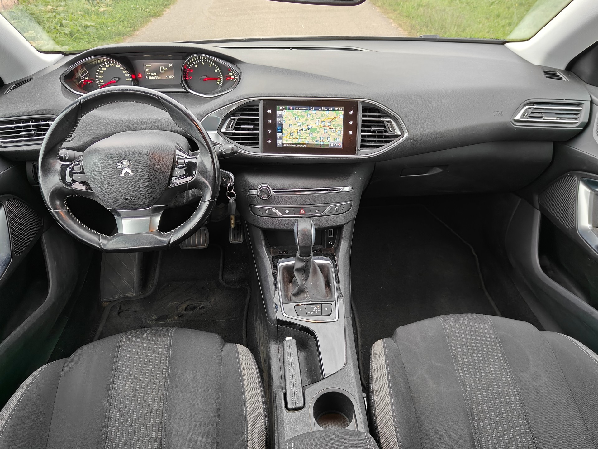 PEUGEOT 308 SW 1.2 THP Style Automatic-image-9