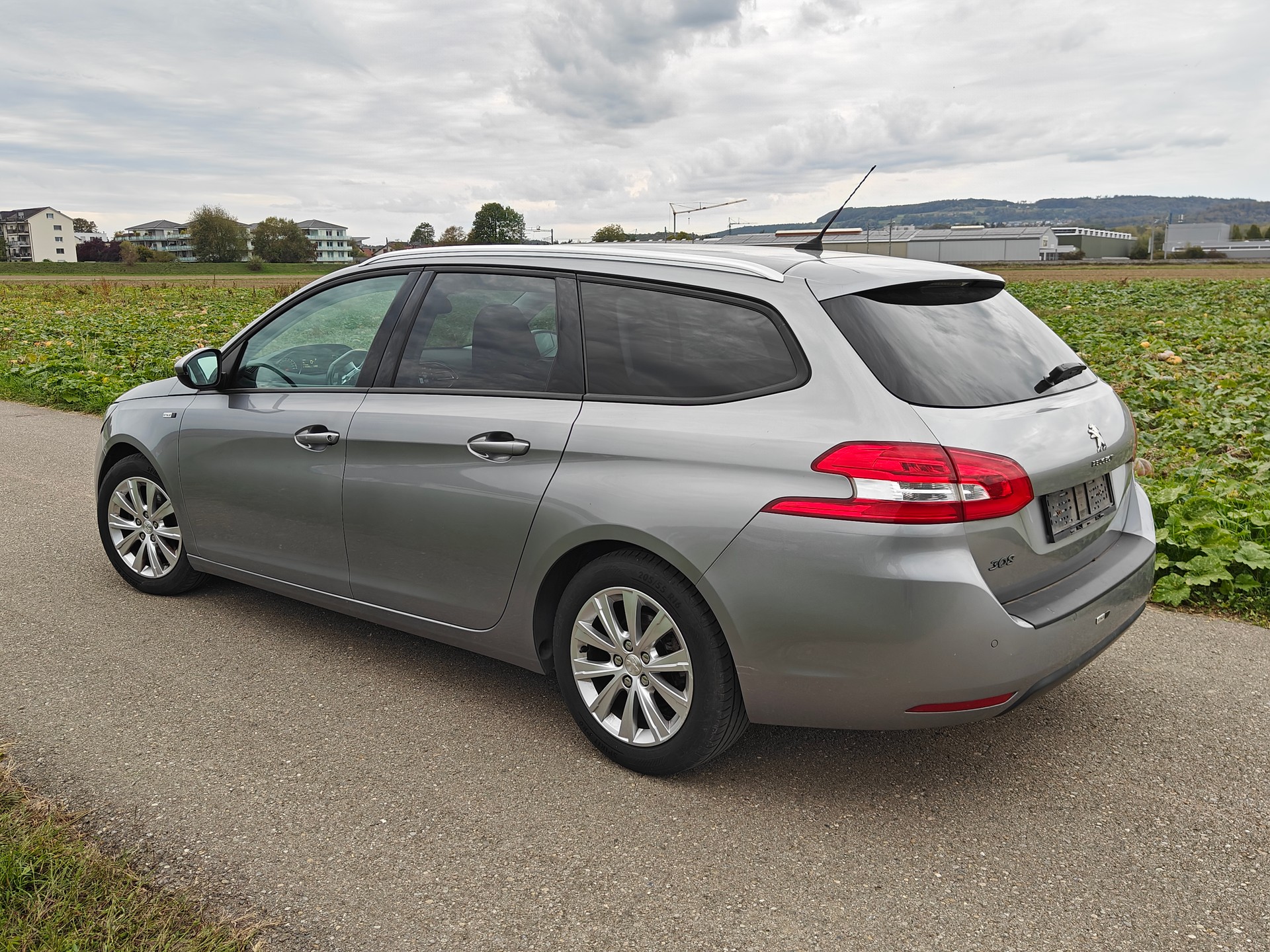 PEUGEOT 308 SW 1.2 THP Style Automatic-showroom-element-1