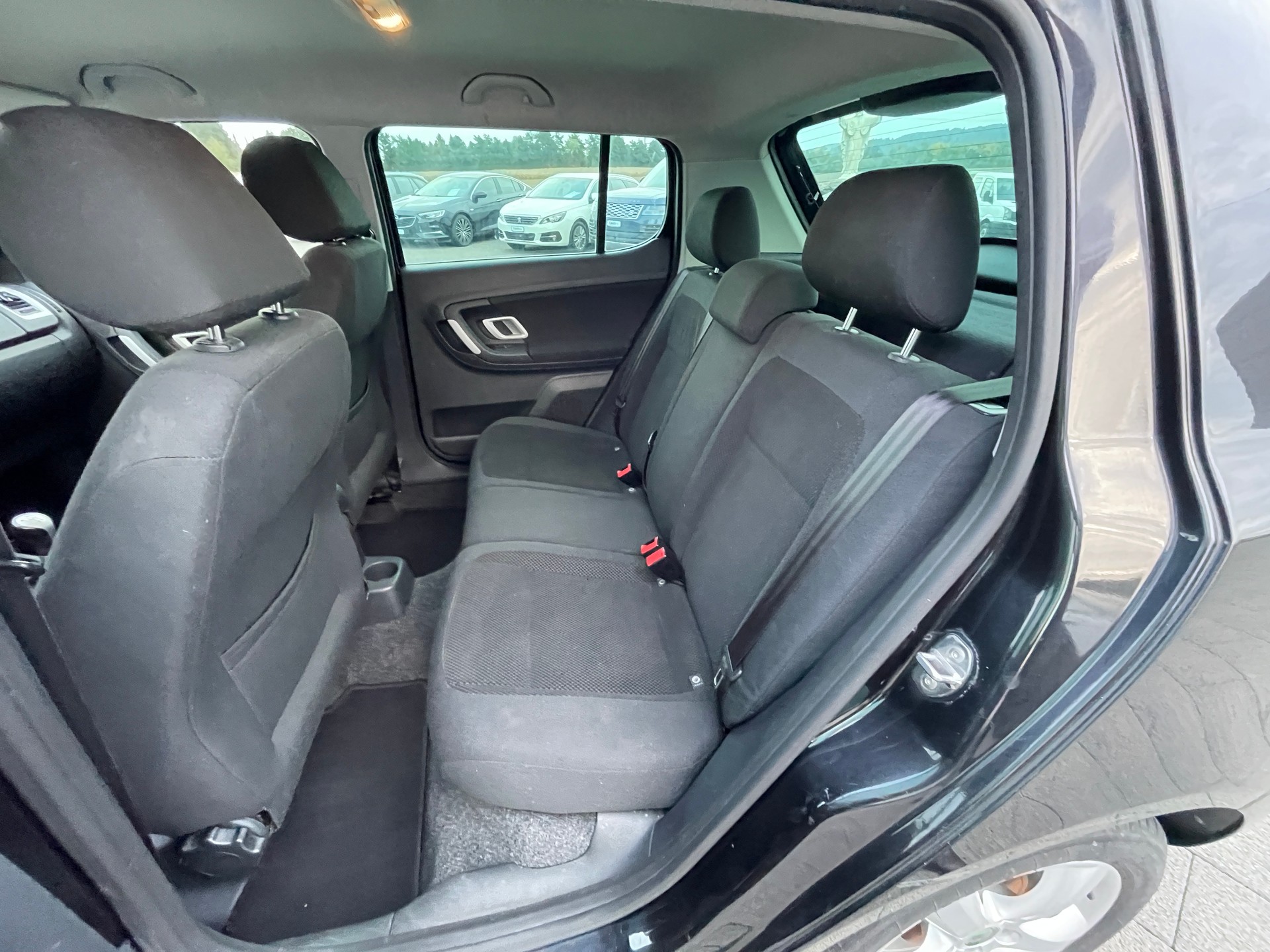 SKODA Fabia 1.4 Elegance-image-12