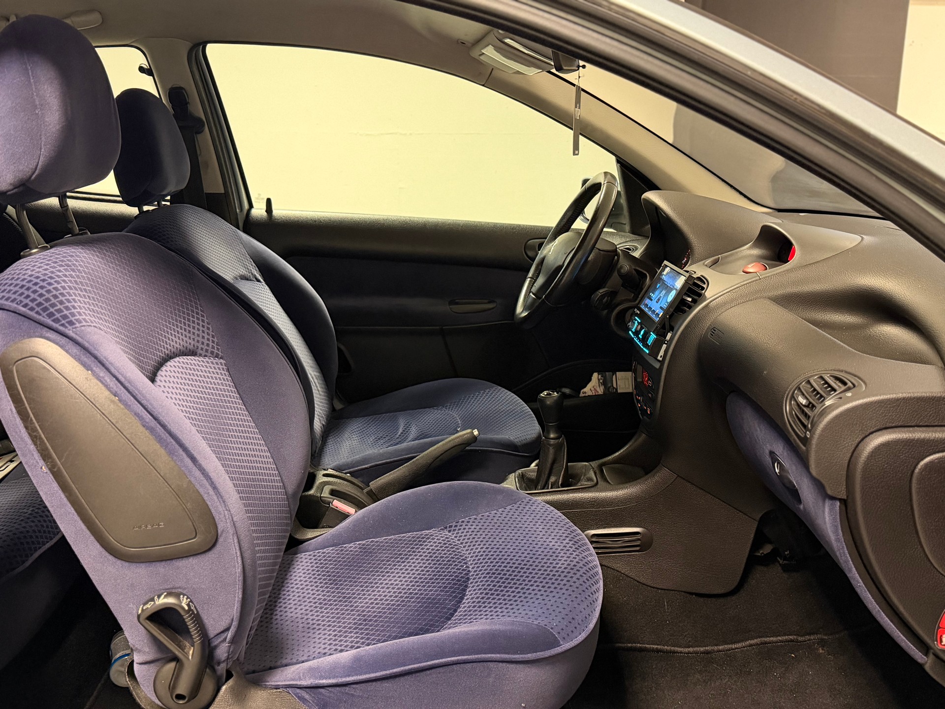 PEUGEOT 206 1.6 16V (XT) Premium-image-12