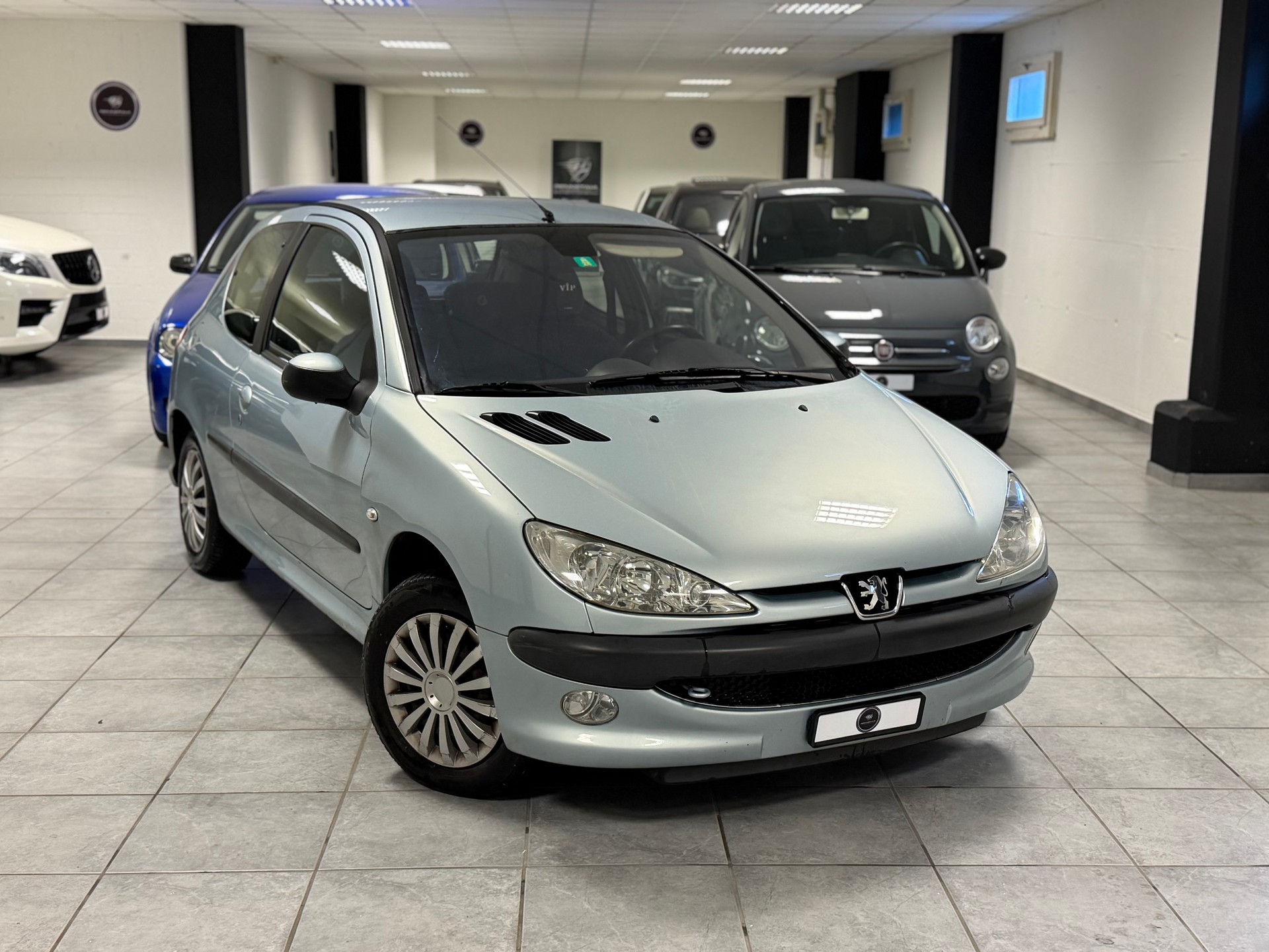 PEUGEOT 206 1.6 16V (XT) Premium-showroom-element-1