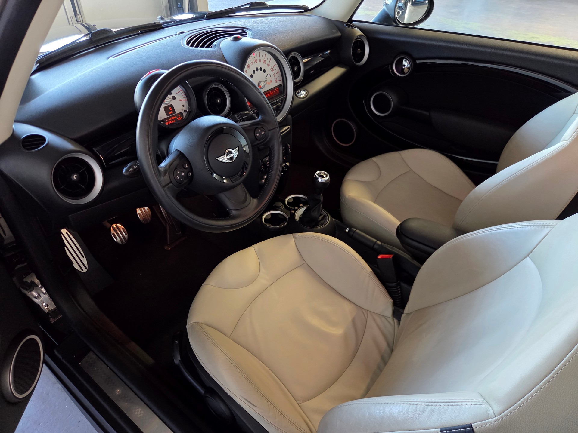 MINI Mini R56 1.6i Cooper S-image-10