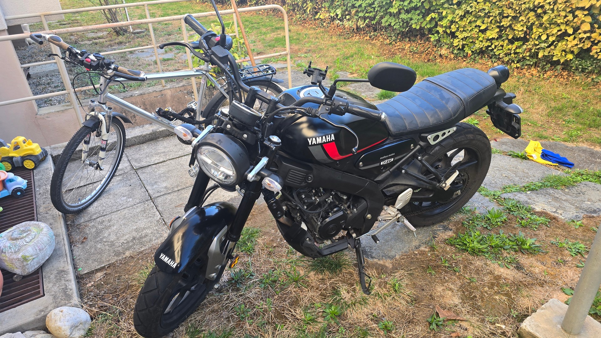 YAMAHA XSR 125-image-2