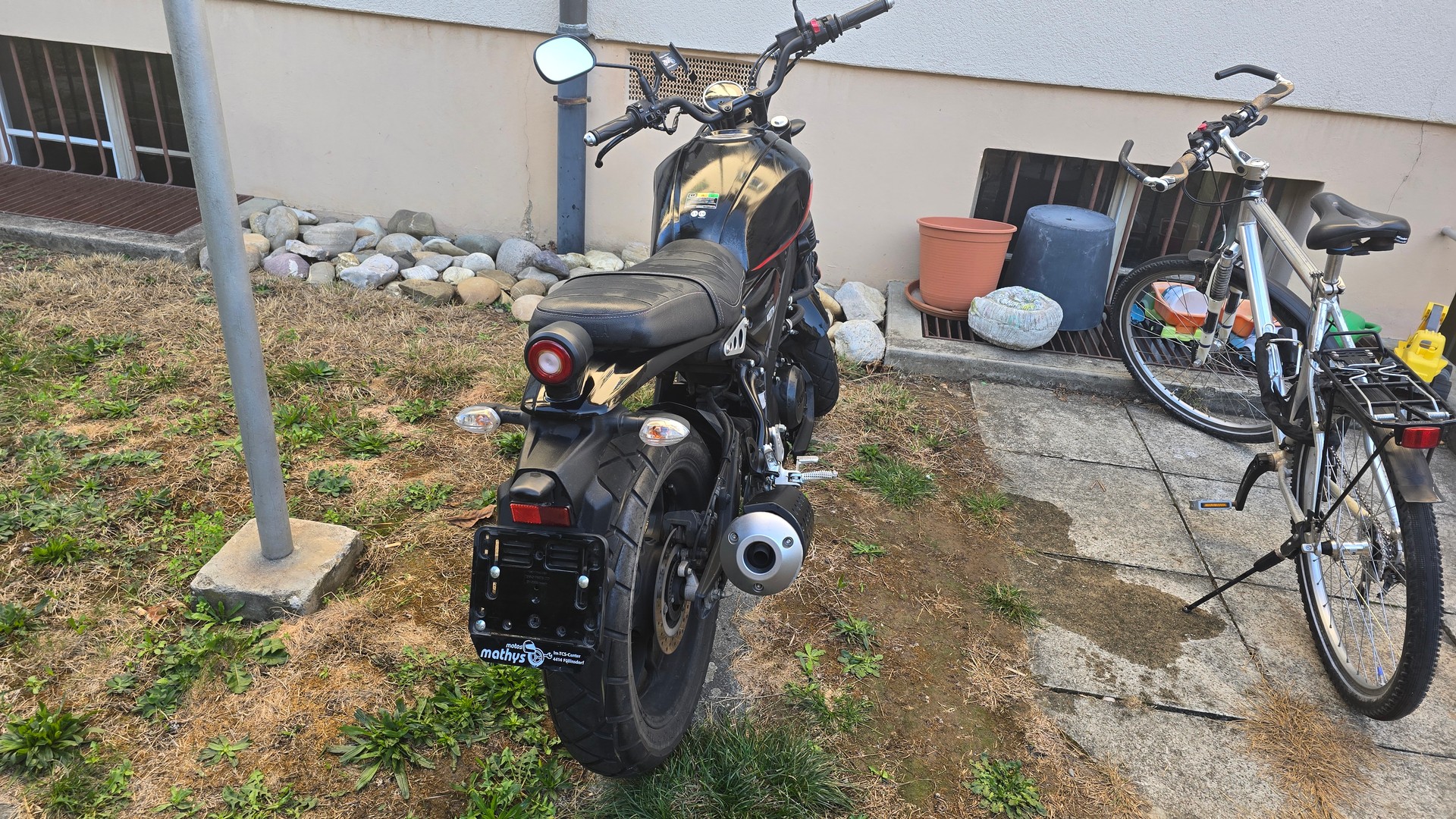 YAMAHA XSR 125-image-1