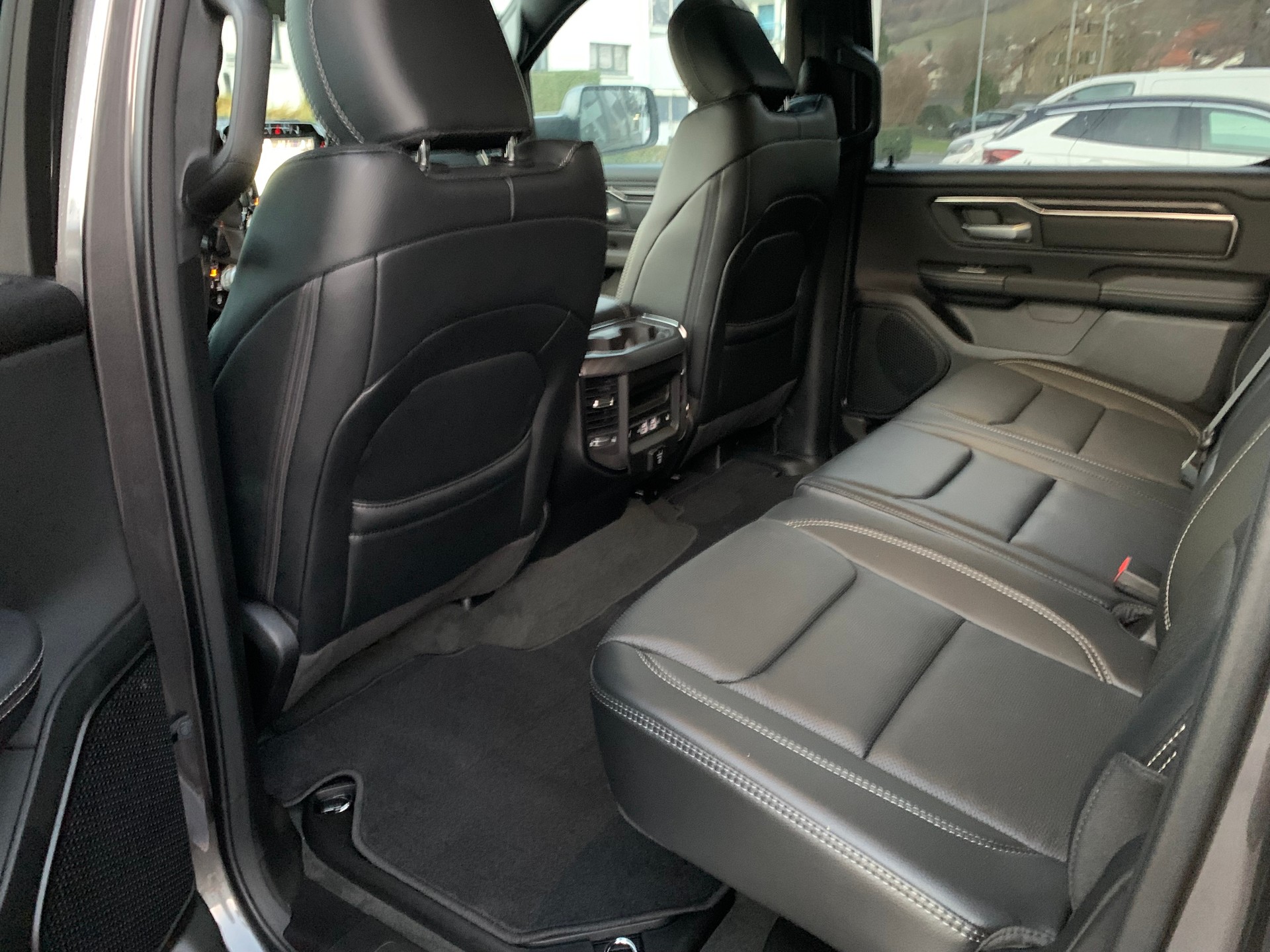 DODGE Ram 1500 Sport Crew Cab 5.7 V8 Night Edition E-Torque-image-7