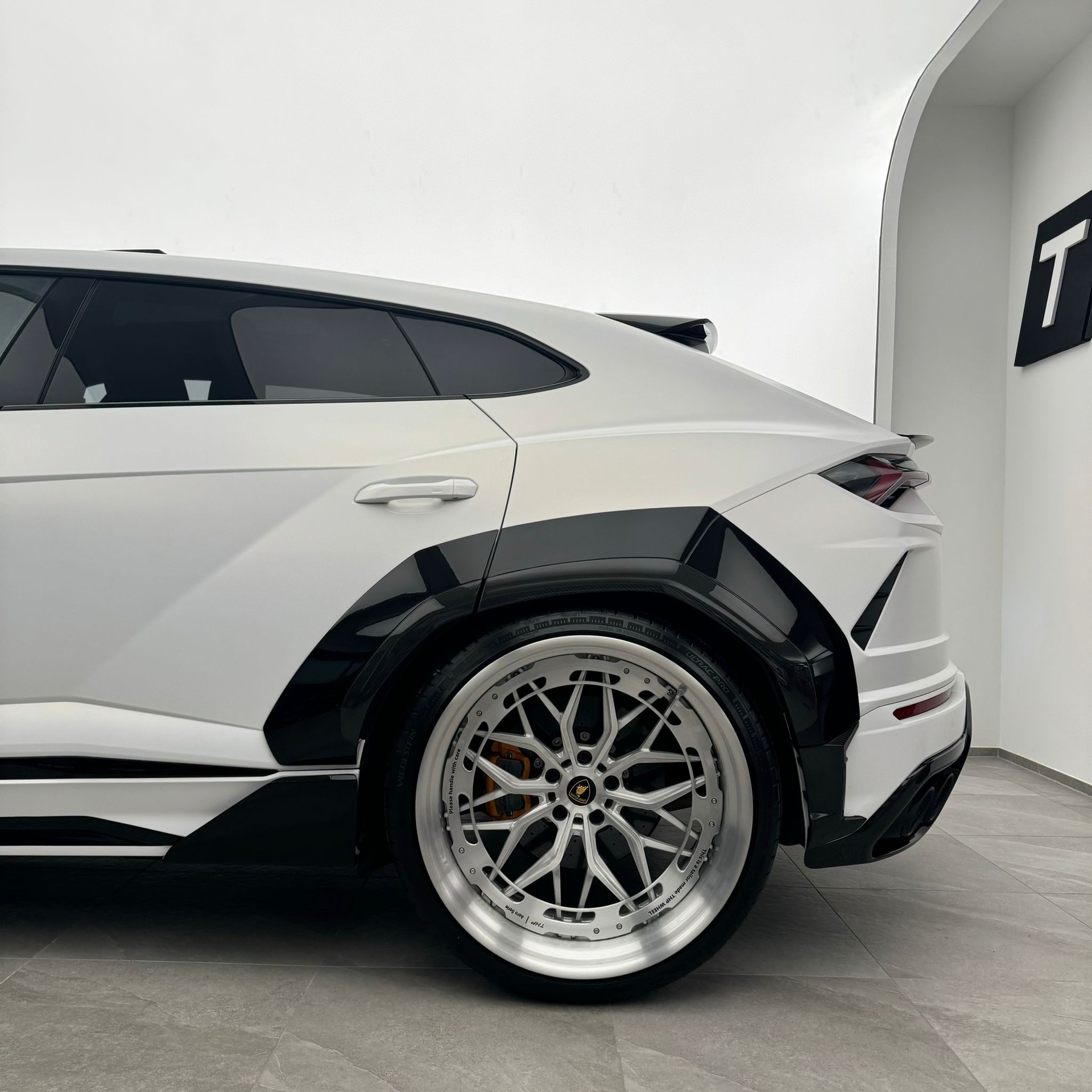 LAMBORGHINI Urus E-Gear Widebody Unikat-image-6