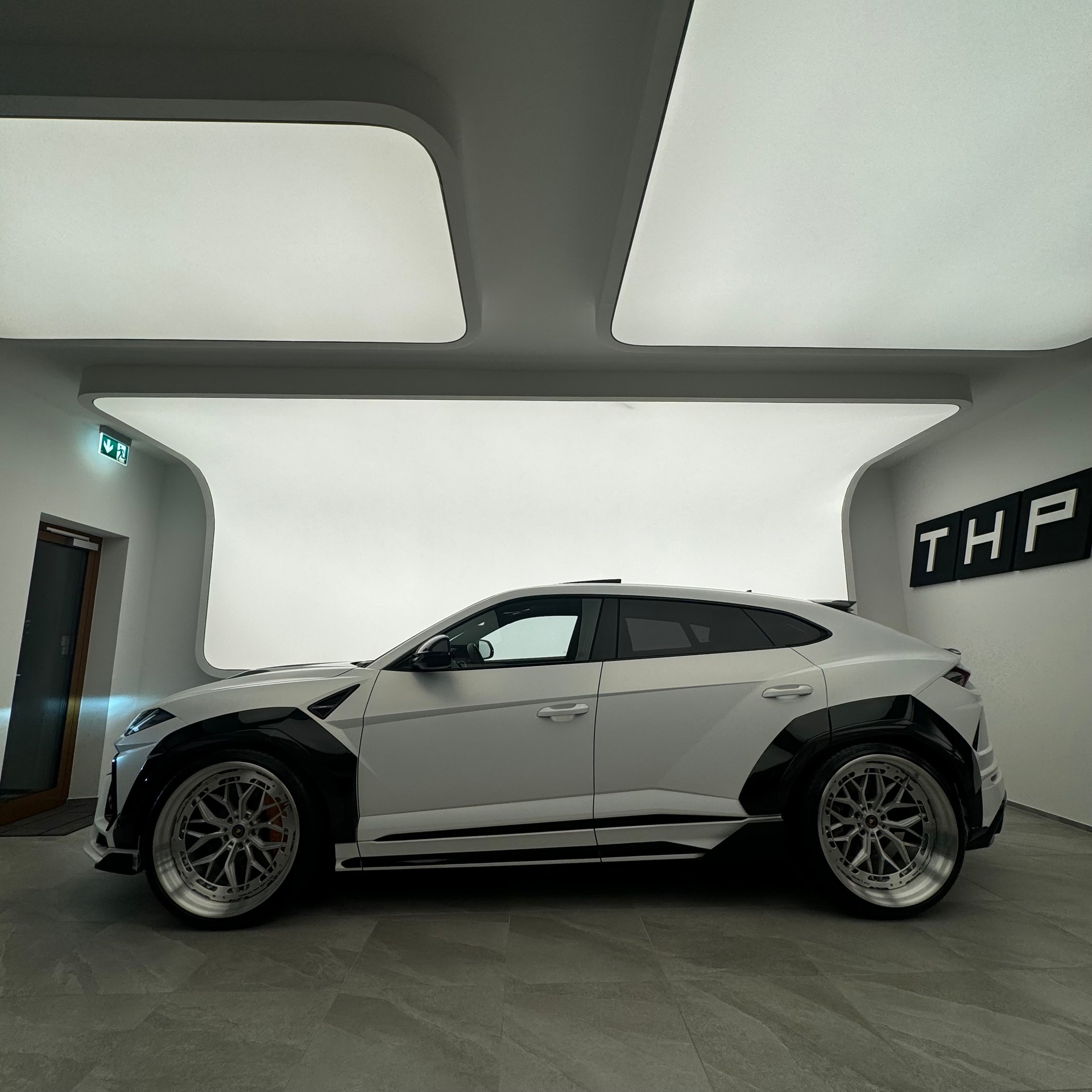 LAMBORGHINI Urus E-Gear Widebody Unikat-image-5