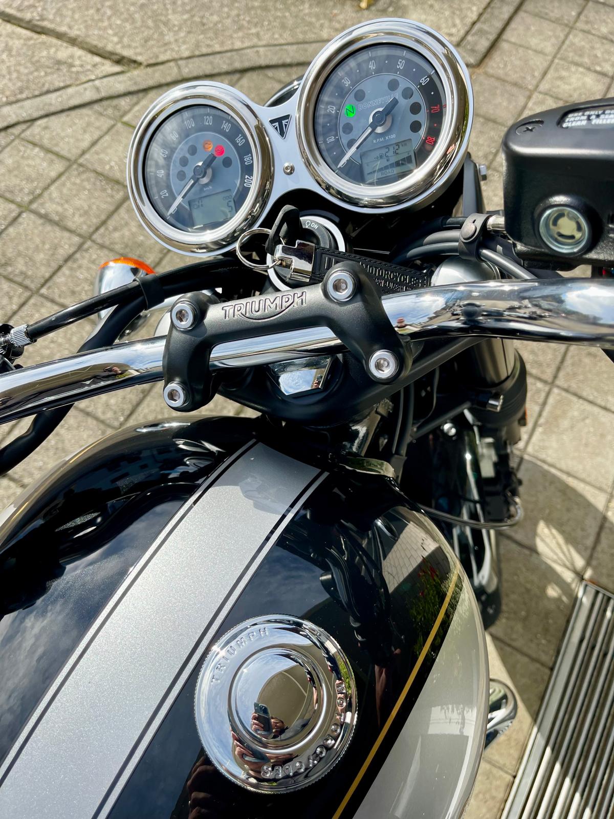 TRIUMPH Bonneville T120 Icon Edition-image-14