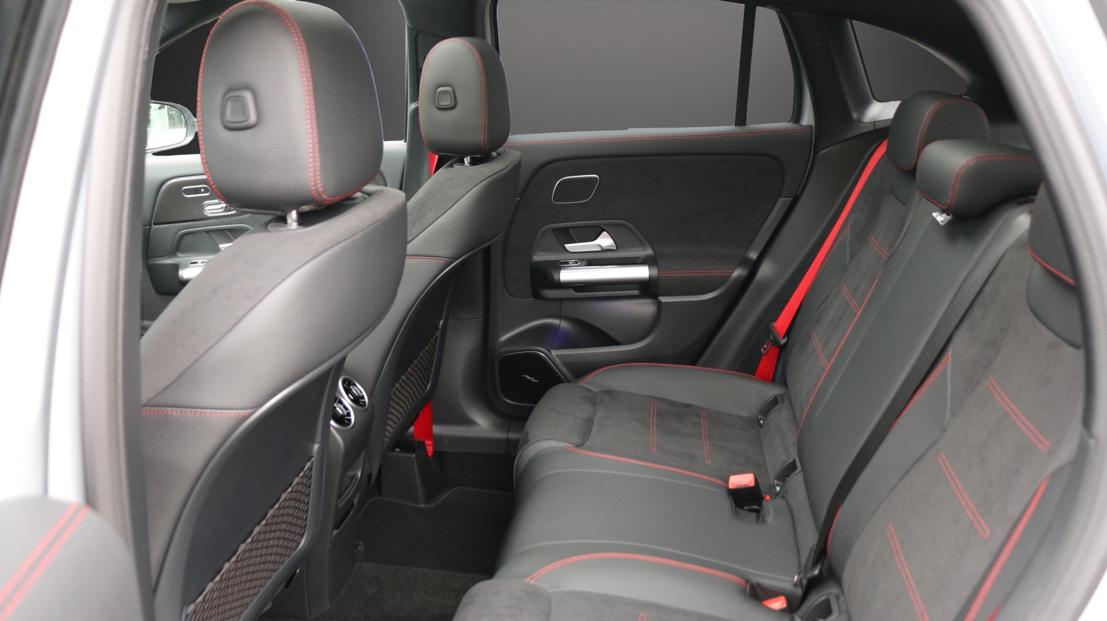 MERCEDES-BENZ GLA 35 AMG 4MATIC-image-14