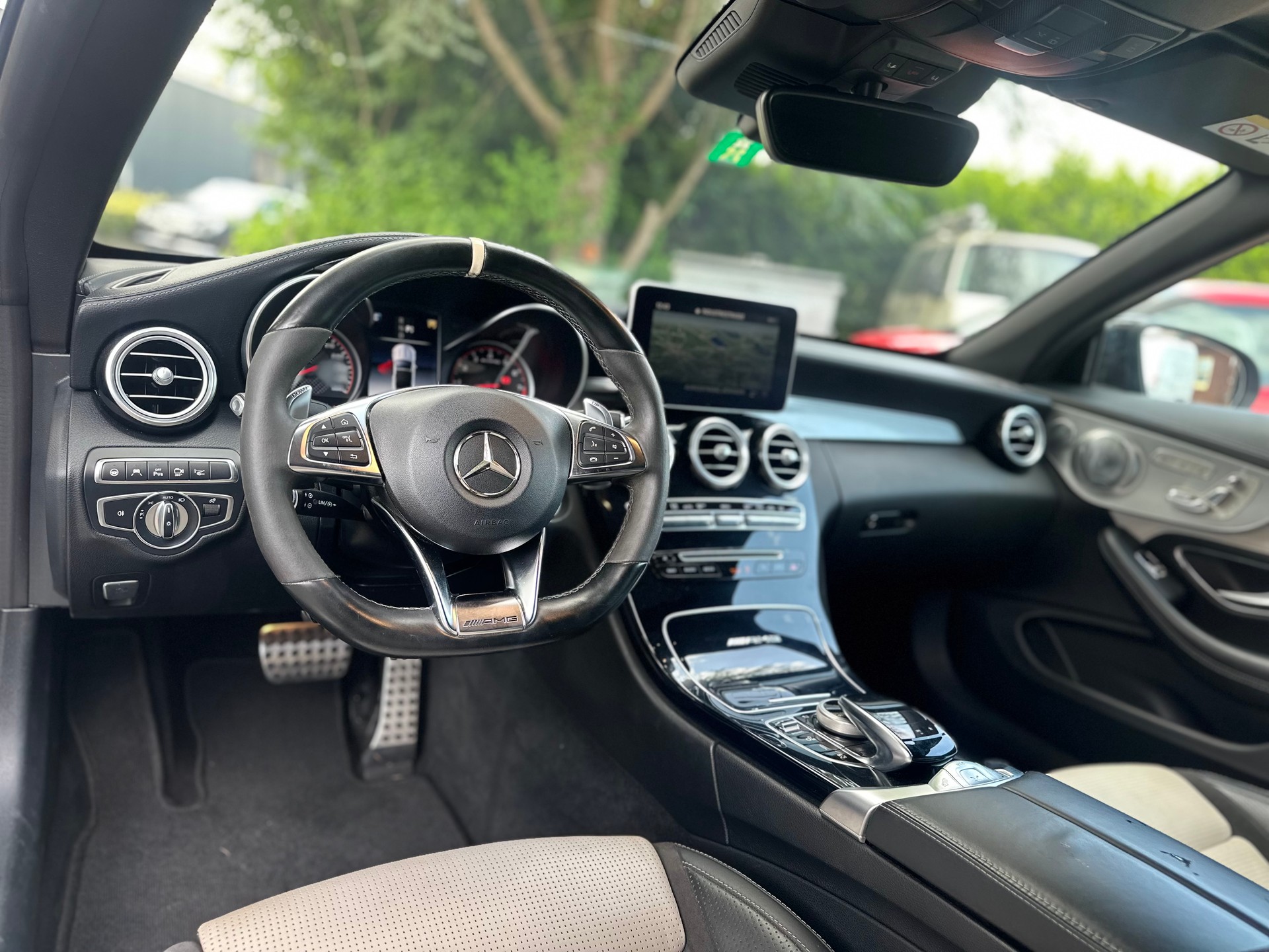MERCEDES-BENZ C 63 S Cabriolet AMG Speedshift-image-12