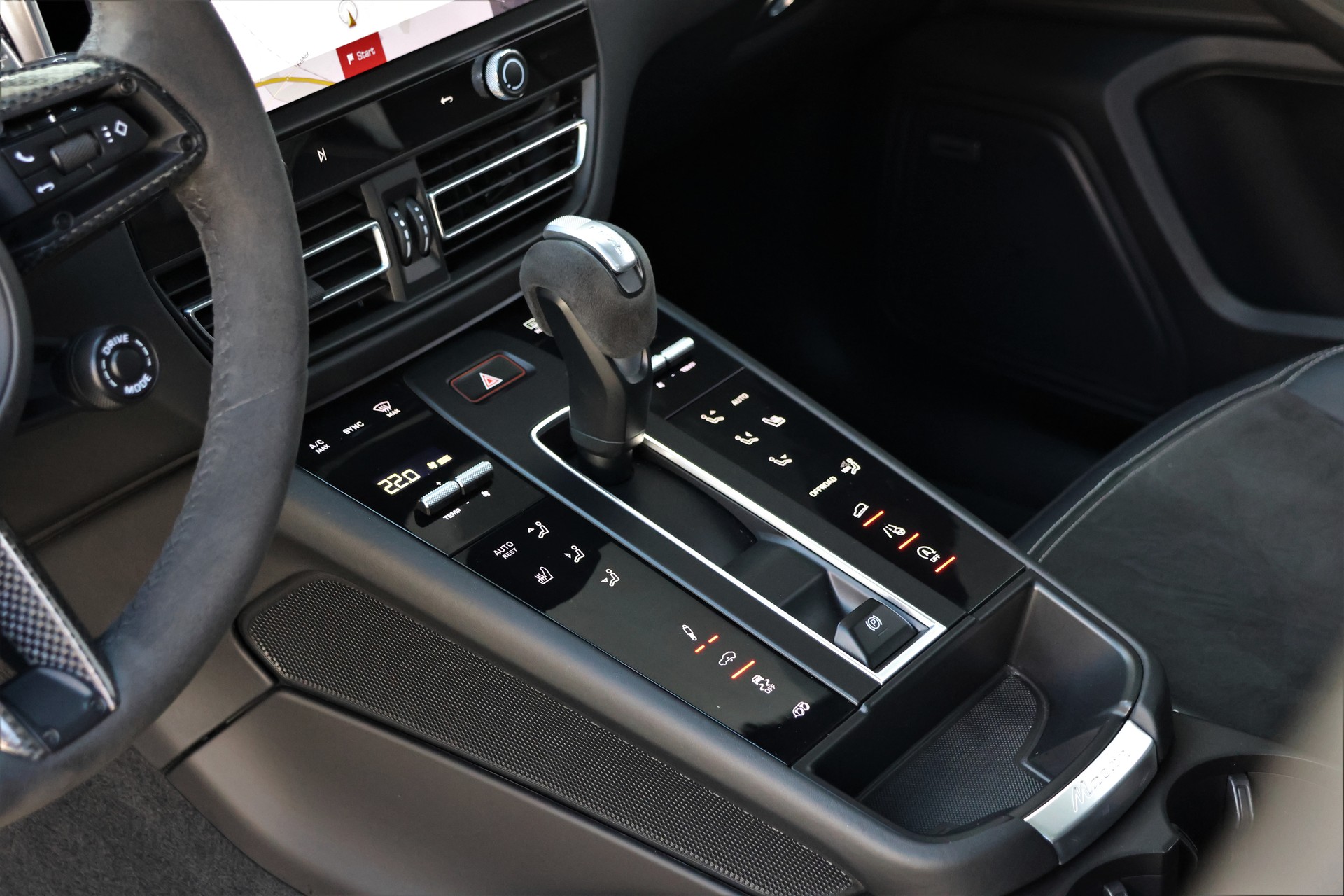 PORSCHE Macan GTS PDK (CH)-image-9