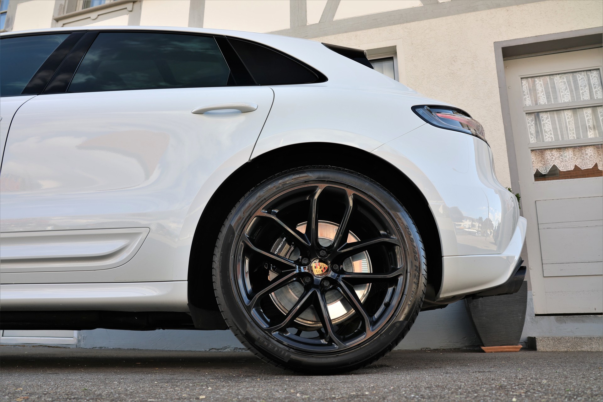 PORSCHE Macan GTS PDK (CH)-image-6