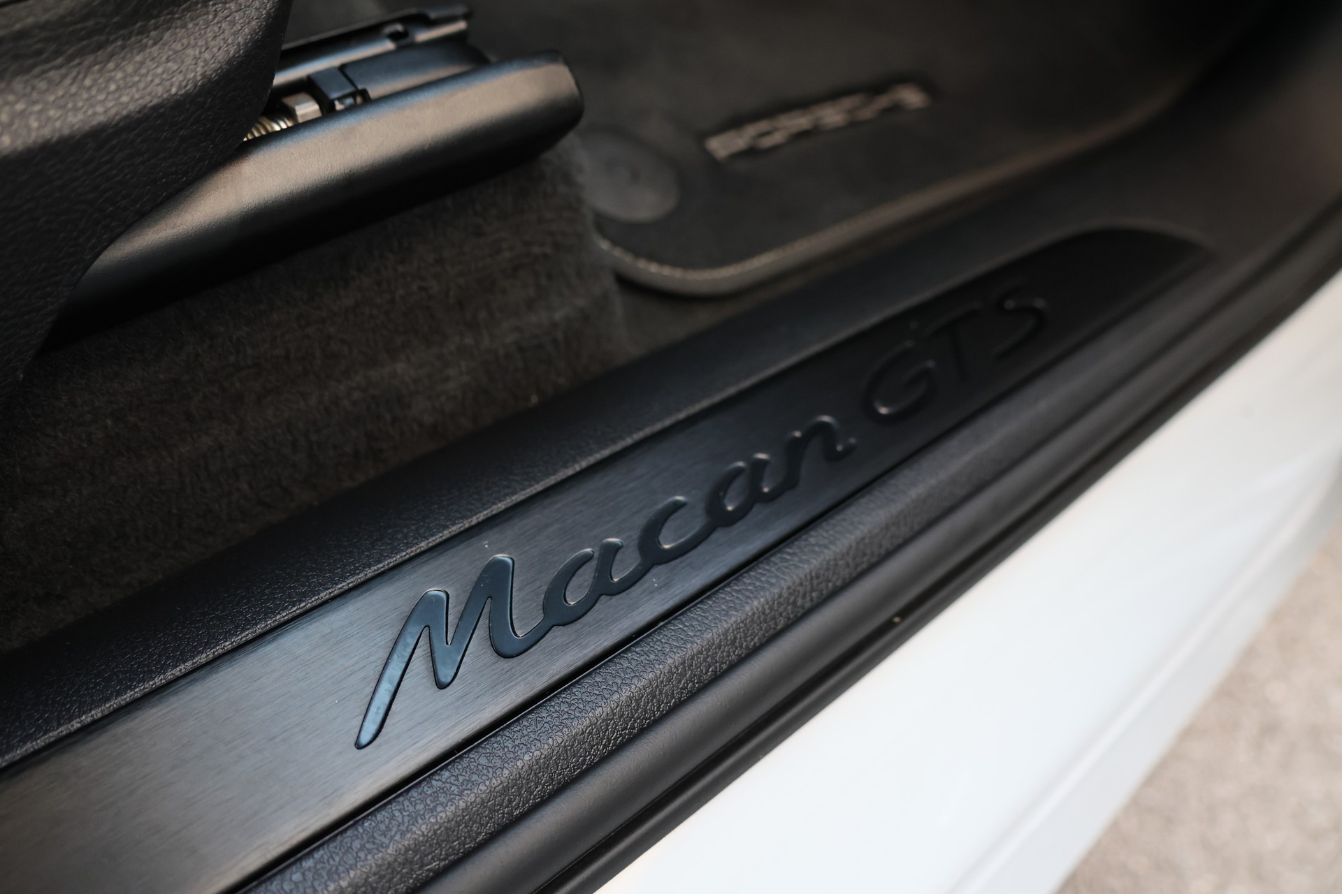 PORSCHE Macan GTS PDK (CH)-image-18