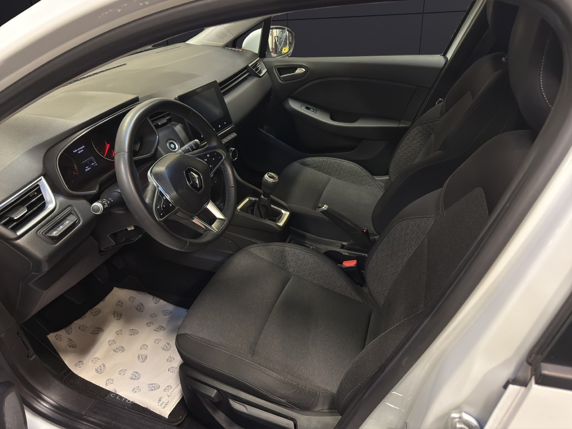 RENAULT Clio 1.0 Business-image-9