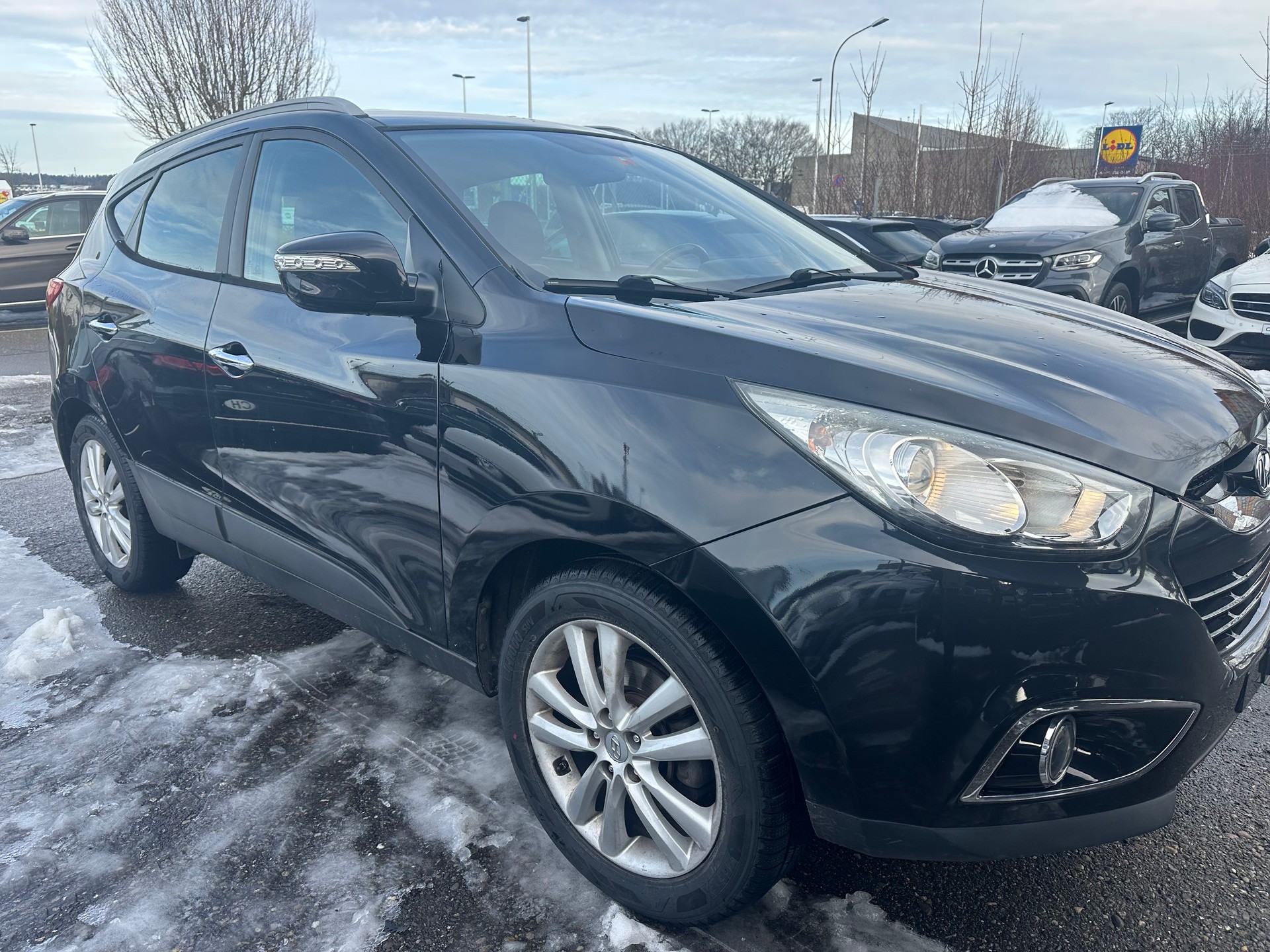 HYUNDAI iX 35 2.0 Premium 4WD Automatic-image-2