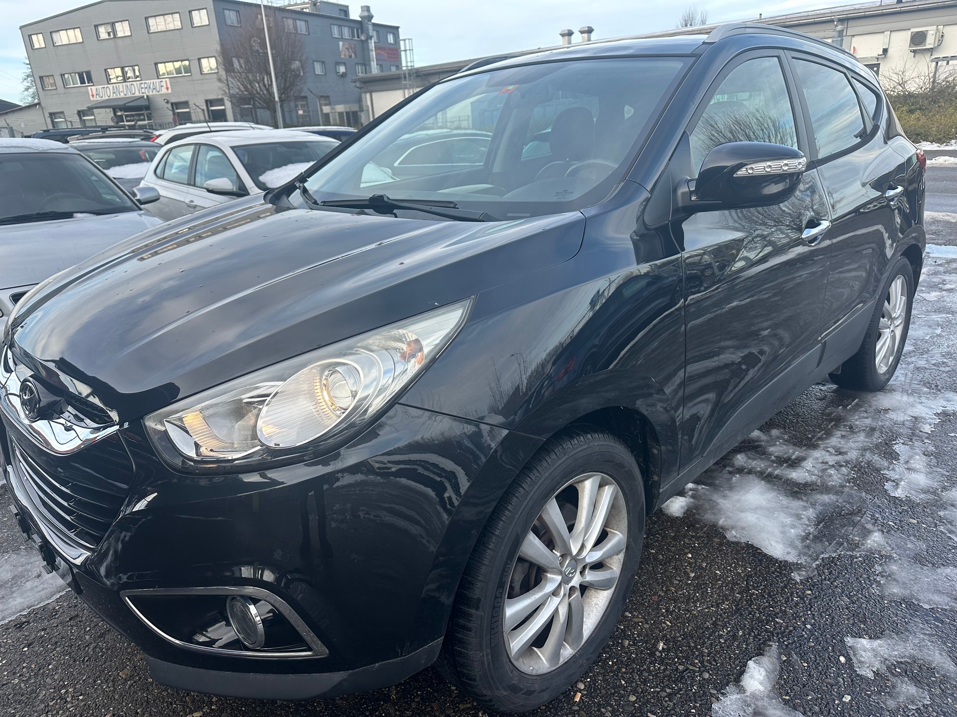 HYUNDAI iX 35 2.0 Premium 4WD Automatic-image-1